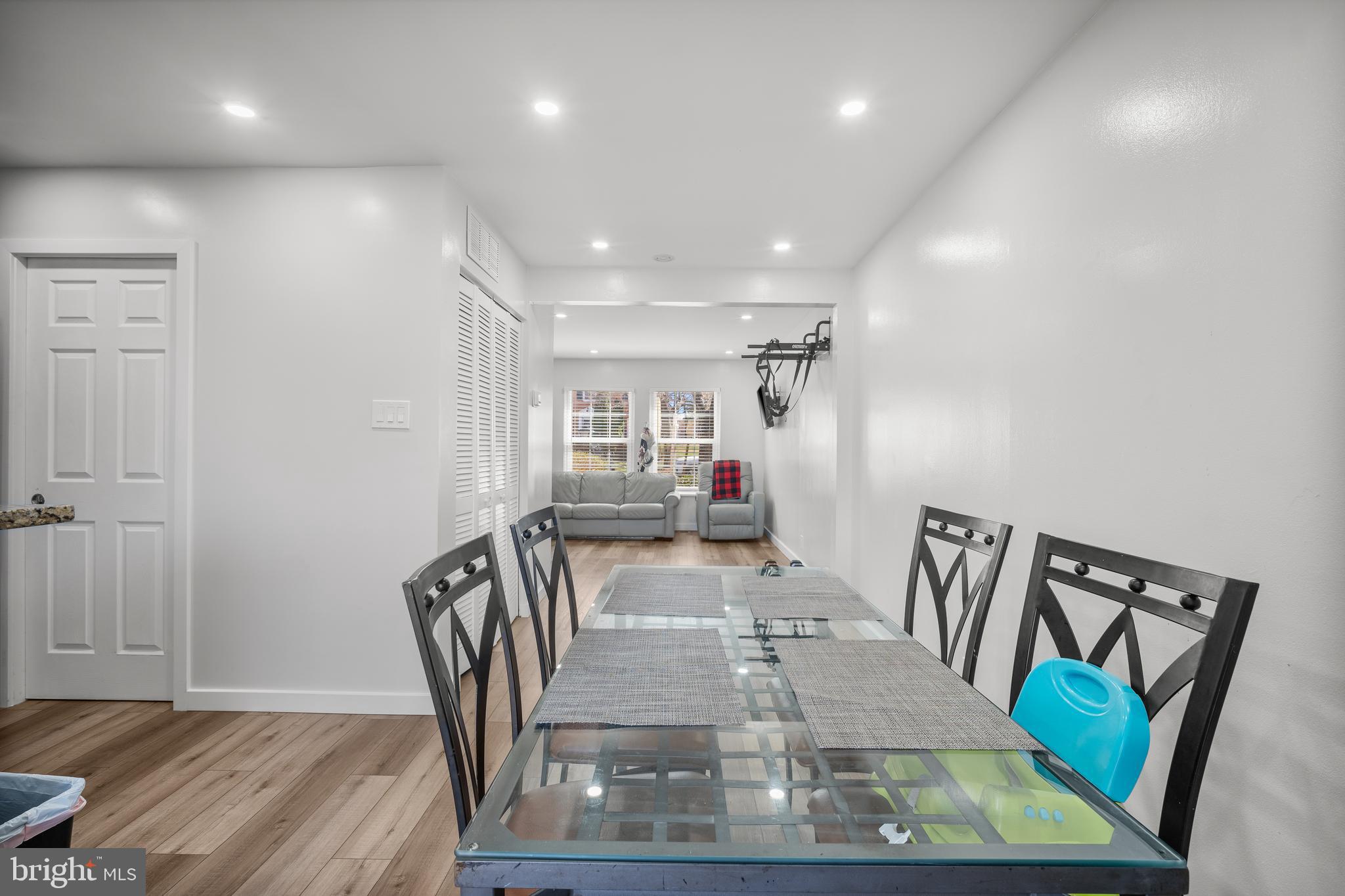 PEMBROOKE - Residential