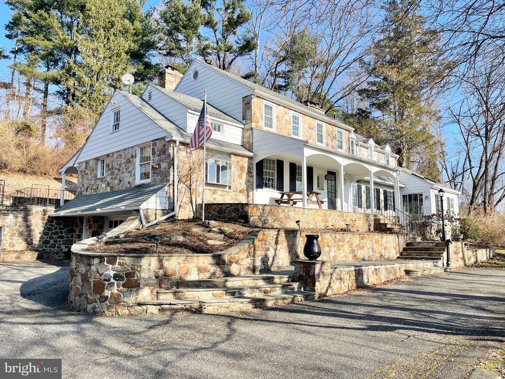 Photo of 4925 W Chester Pike, NEWTOWN SQUARE, PA 19073 (MLS # PADE2106928)