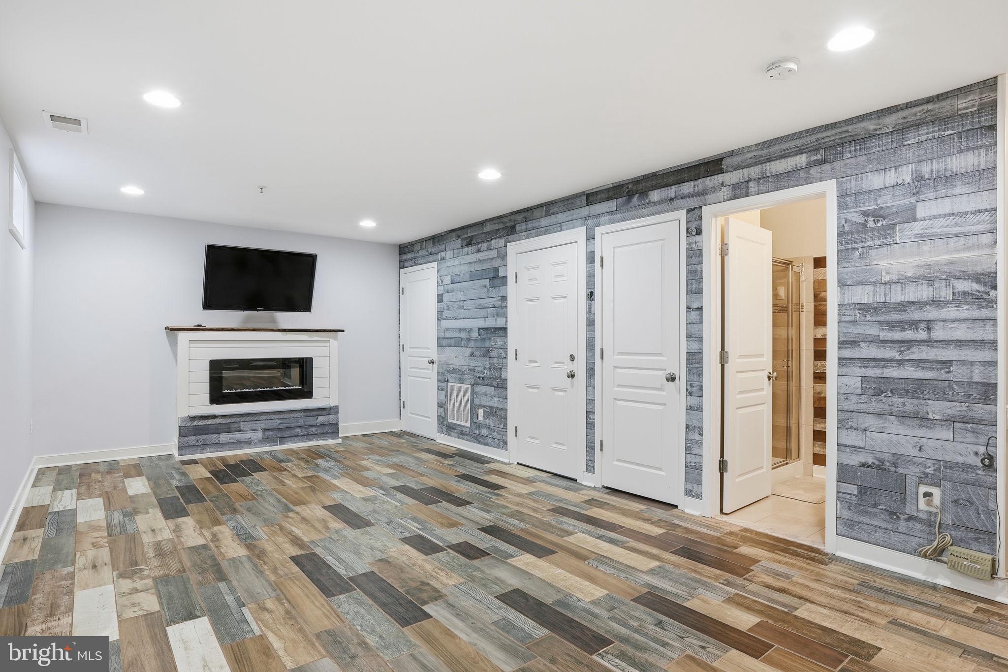 ADMIRALS RIDGE - Residential