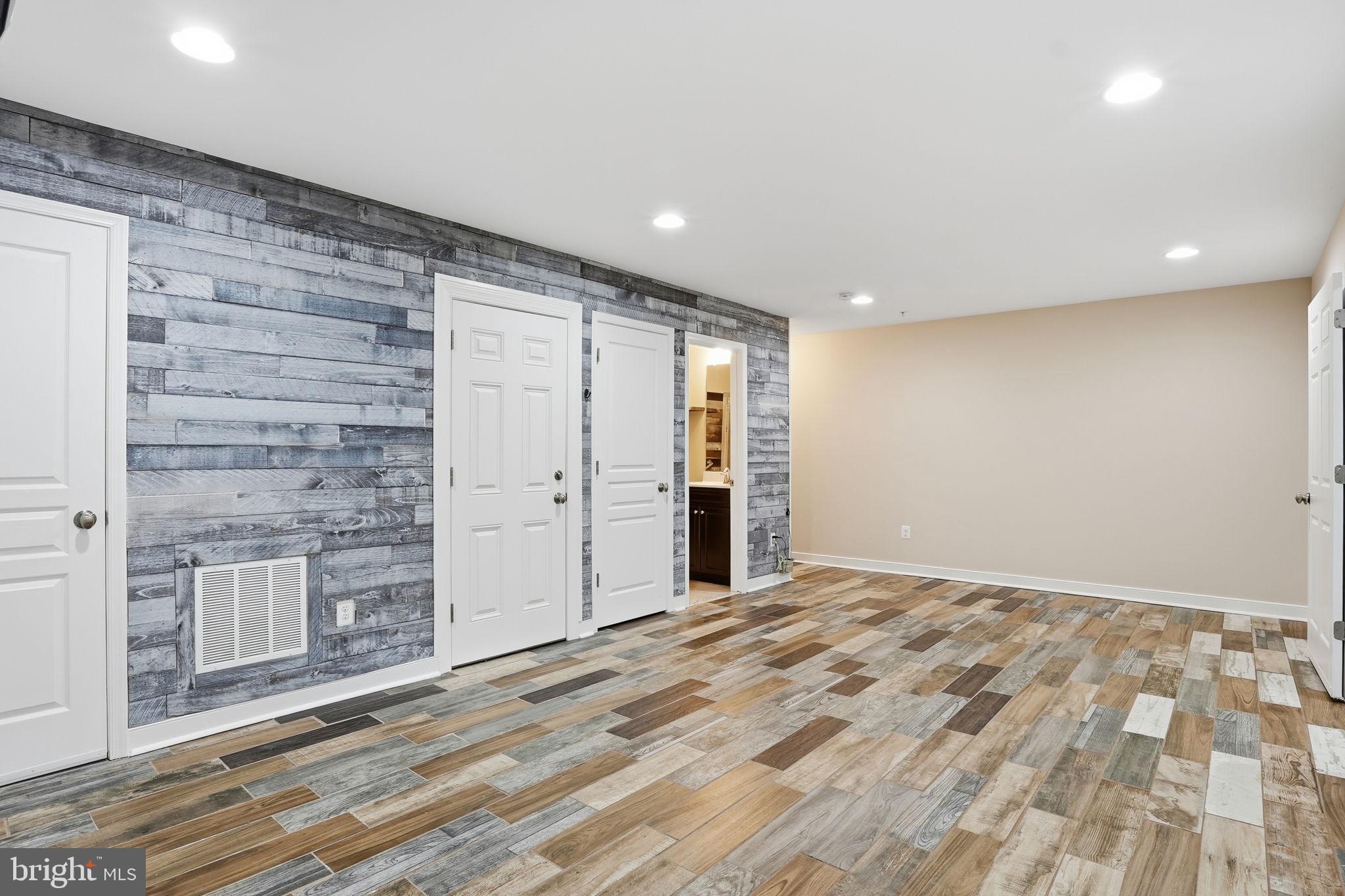 ADMIRALS RIDGE - Residential