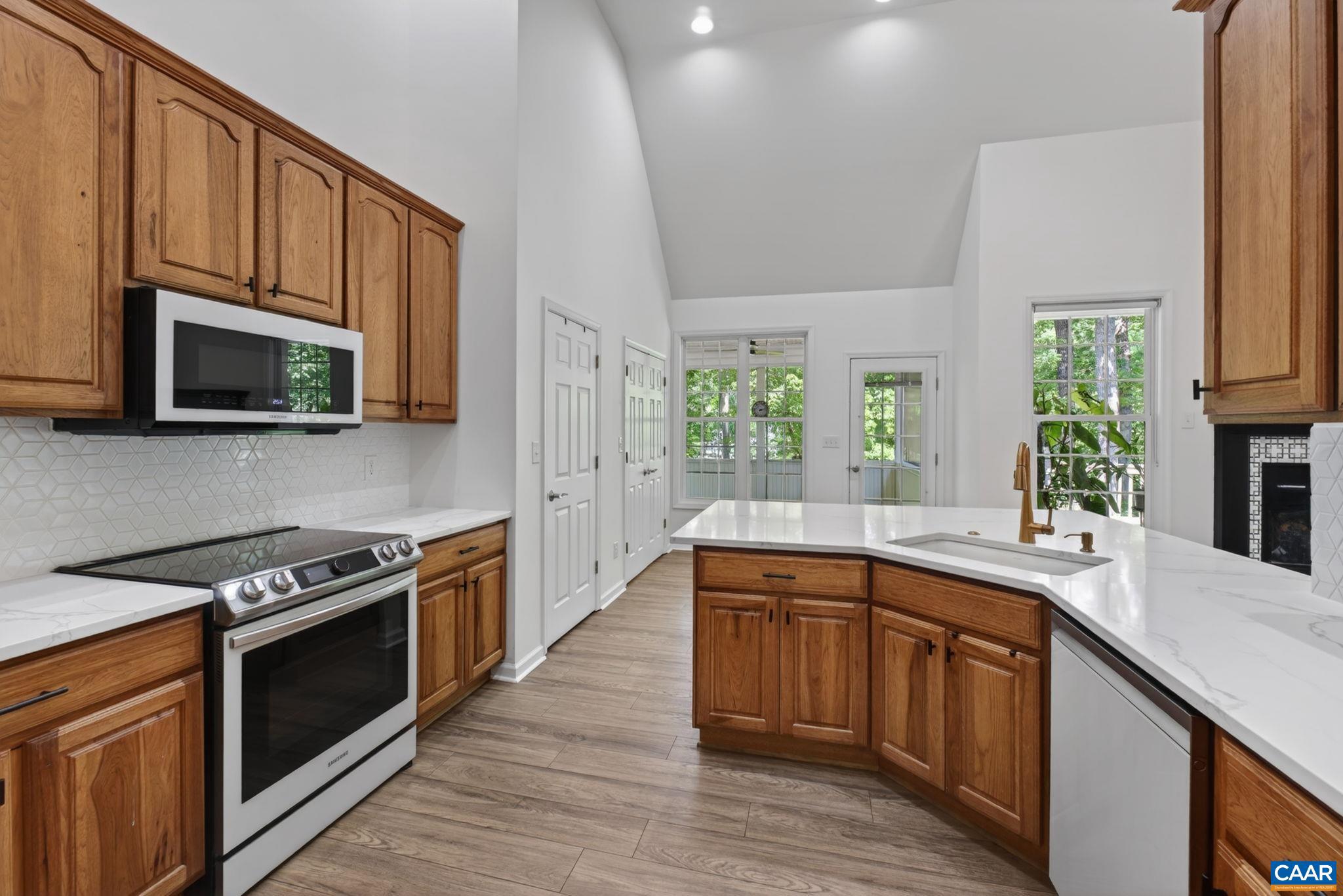 LAKE MONTICELLO - Residential