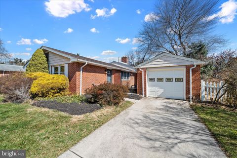 Photo of 2621 Stephenson Drive, WILMINGTON, DE 19808 (MLS # DENC2098644)