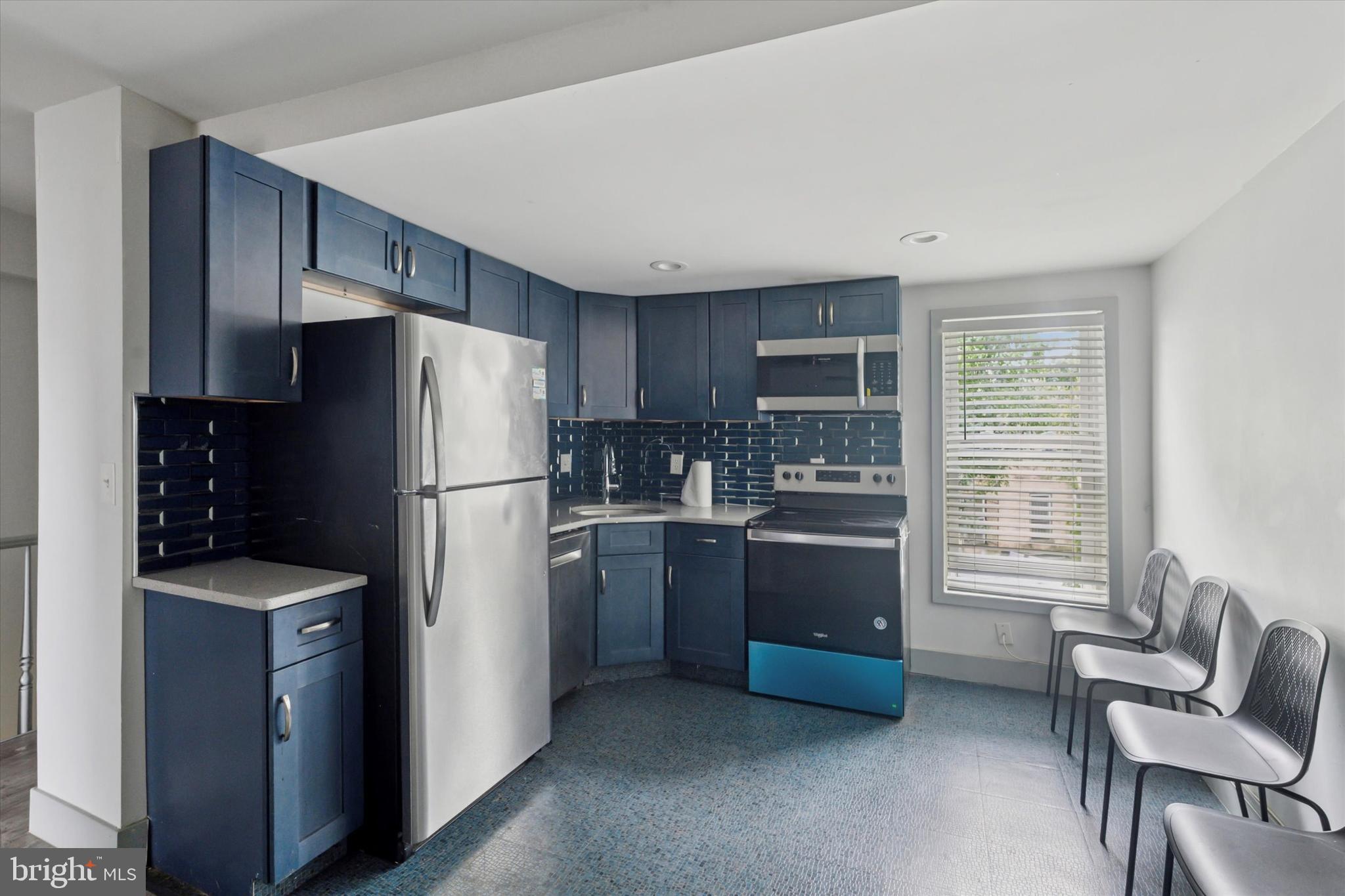 FRANCISVILLE - Residential Income