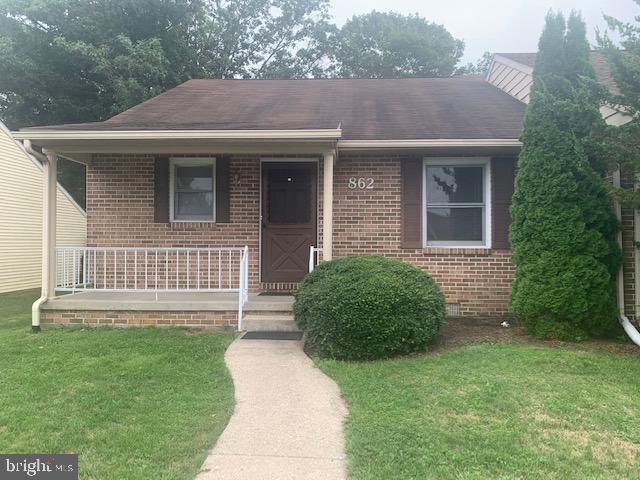 Cute one level 2 bedroom 1.5 bath Duplex that has newer CAC. Stove, Refrigerator, Dishwasher, and Washer & Dryer hookup. Tenant pays Electric. Available 8/15.