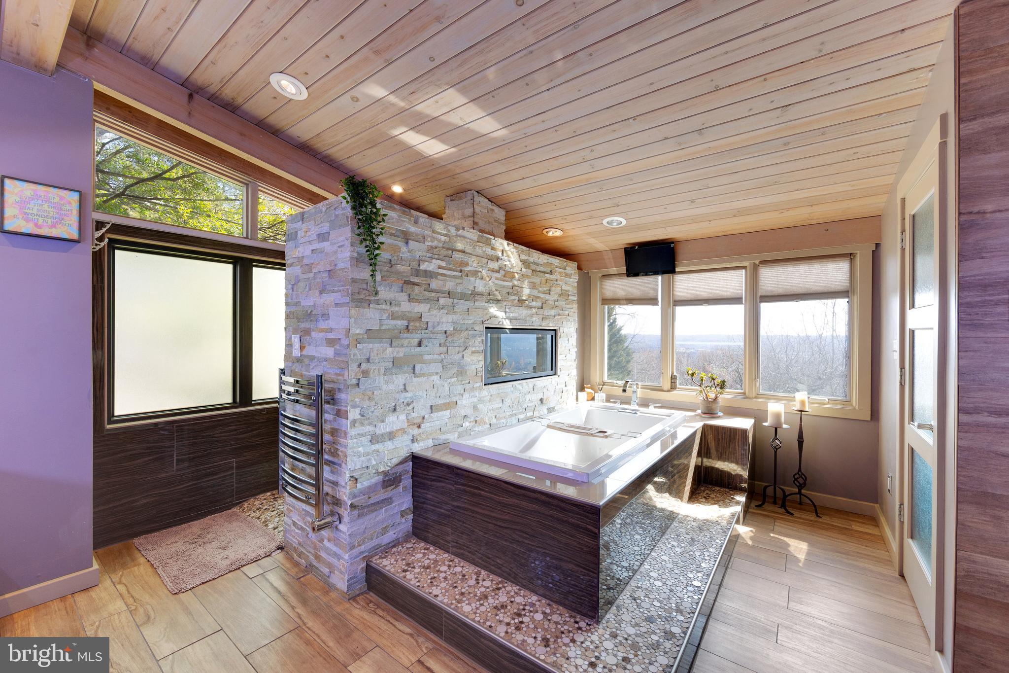 VALLEY FORGE MTN - Residential