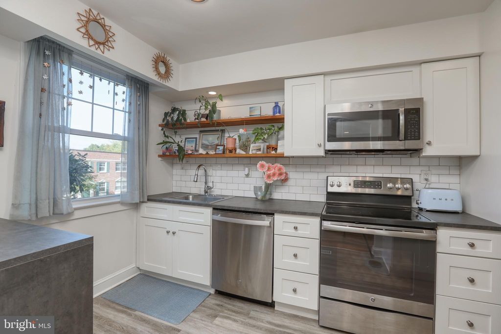 Photo of 500 E Lancaster Avenue #126-A, WAYNE, PA 19087 (MLS # PADE2102444)