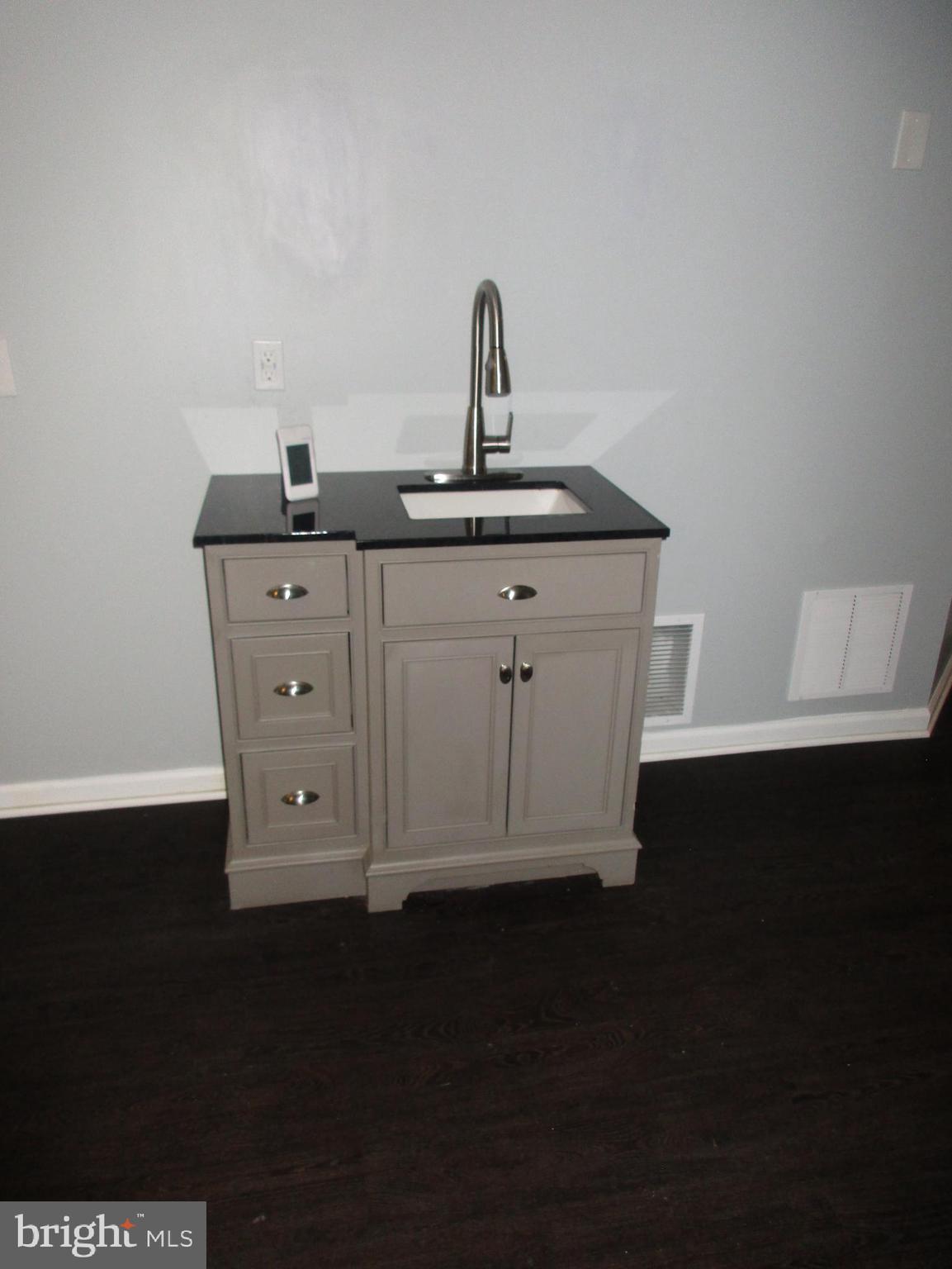 IRWINS CHOICE - Residential Lease