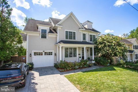 Photo of 4548 Windsor Lane, BETHESDA, MD 20814 (MLS # MDMC2197260)