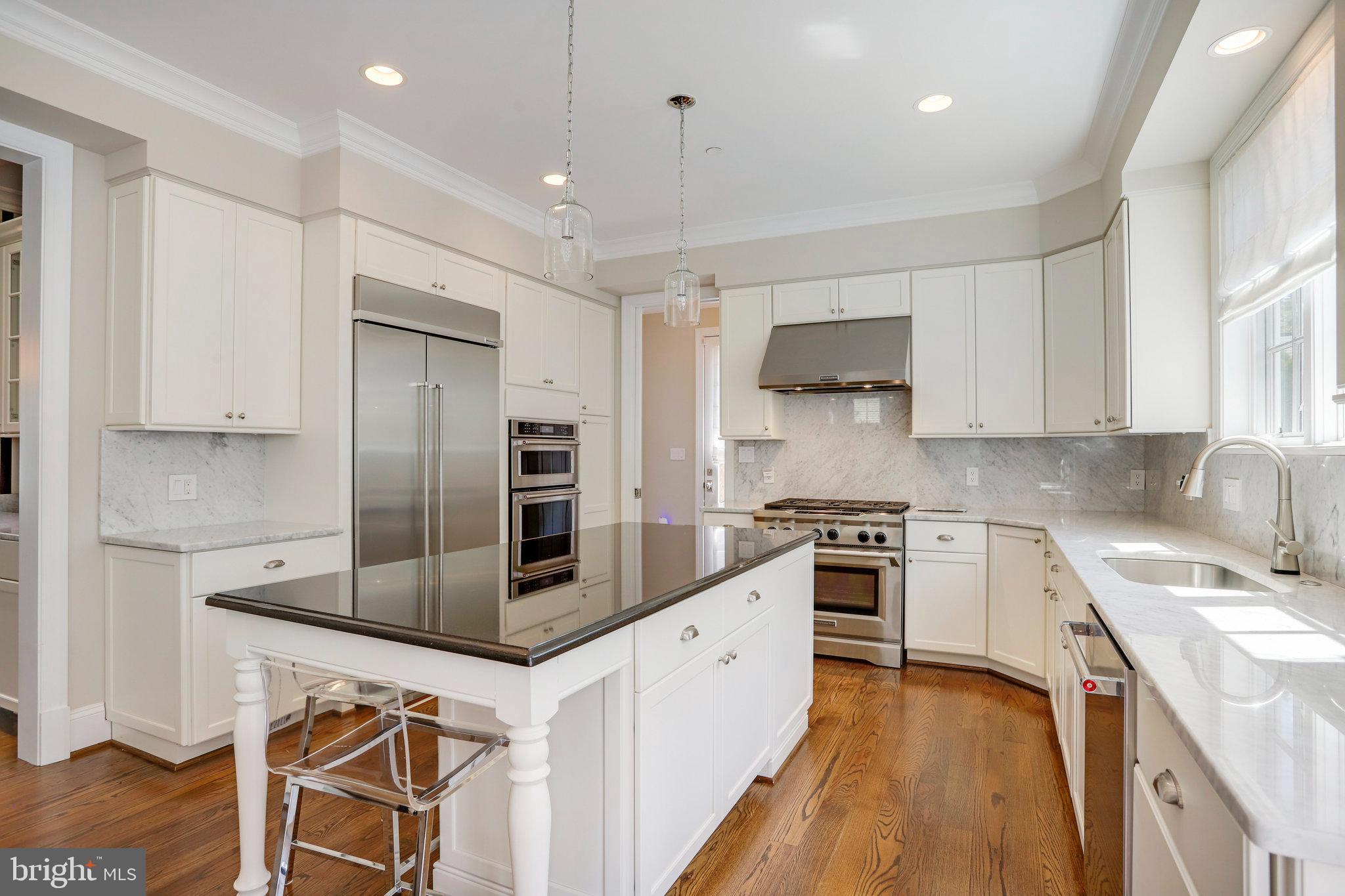 4548 WINDSOR LANE