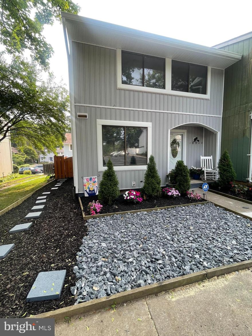 Beautiful 3level Townhouse for rent.  4 Bedrooms with a bonus room.  Three bedrooms on the upper, one bedroom and bonus room on the lower level, Two full bathrooms with a half bathroom on the main level.   You can retreat to the enclosed backyard deck for family gatherings.  Three levels fully renovated and is waiting for the right tenants to call home.


*Upon Exiting the home Please be sure to turn off all lights and press the lock button on the door.