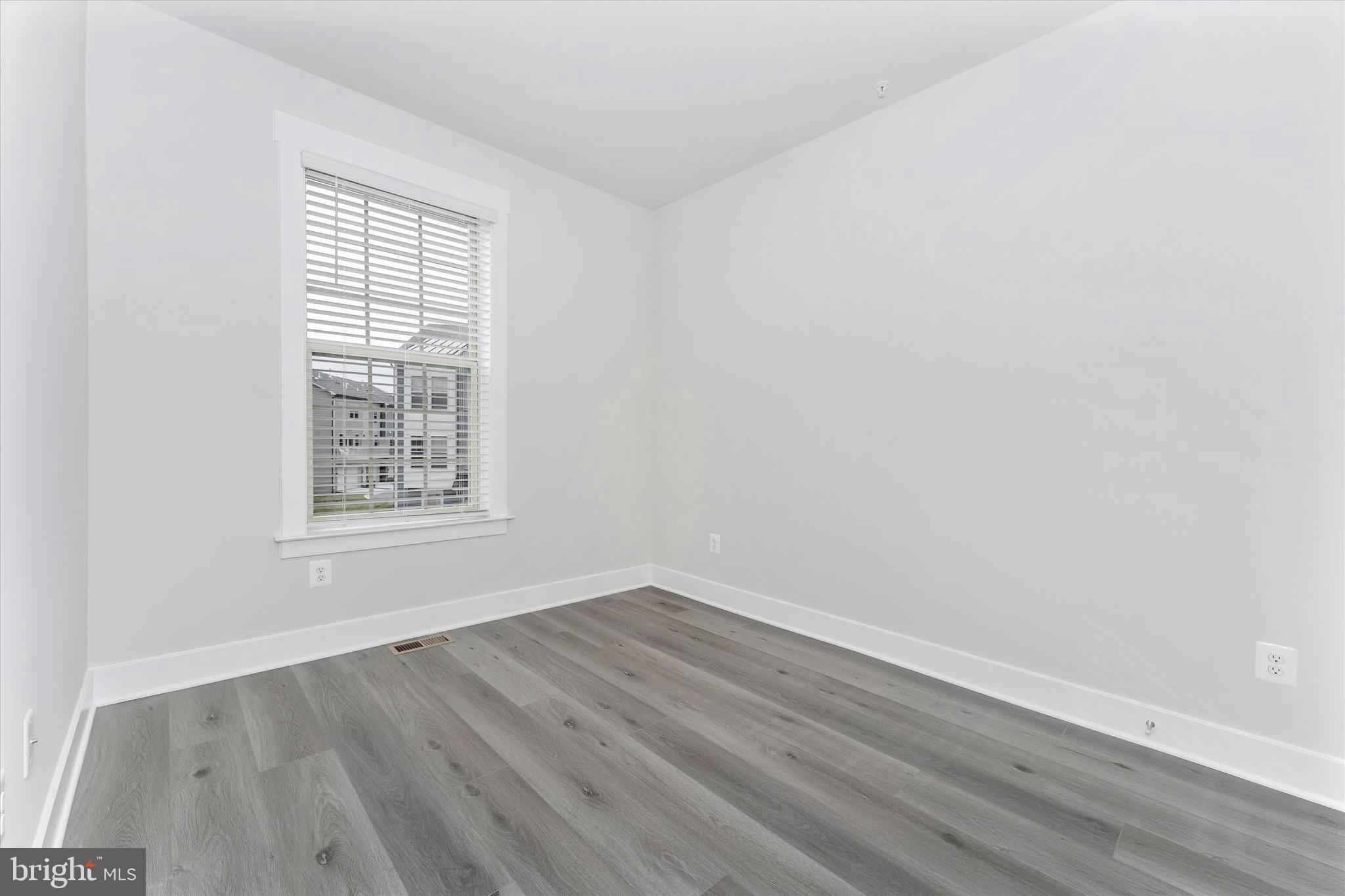 MACALLAN CROSSING - Residential Lease