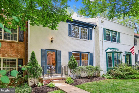 Photo of 1851 Wainwright Drive, RESTON, VA 20190 (MLS # VAFX2318726)