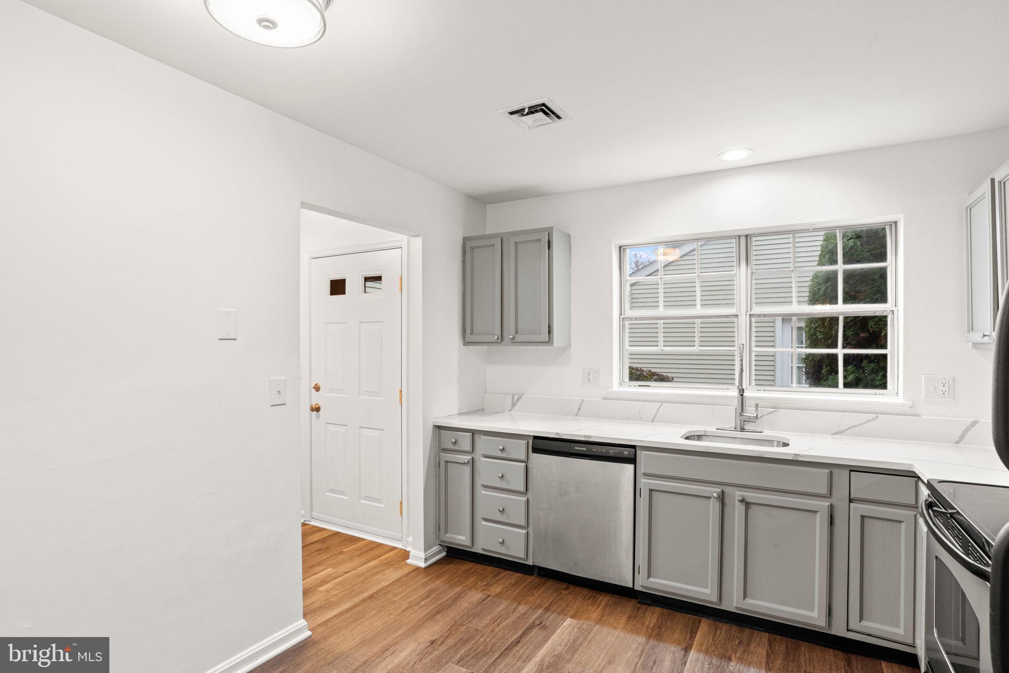 ROCKLEDGE - Residential Lease