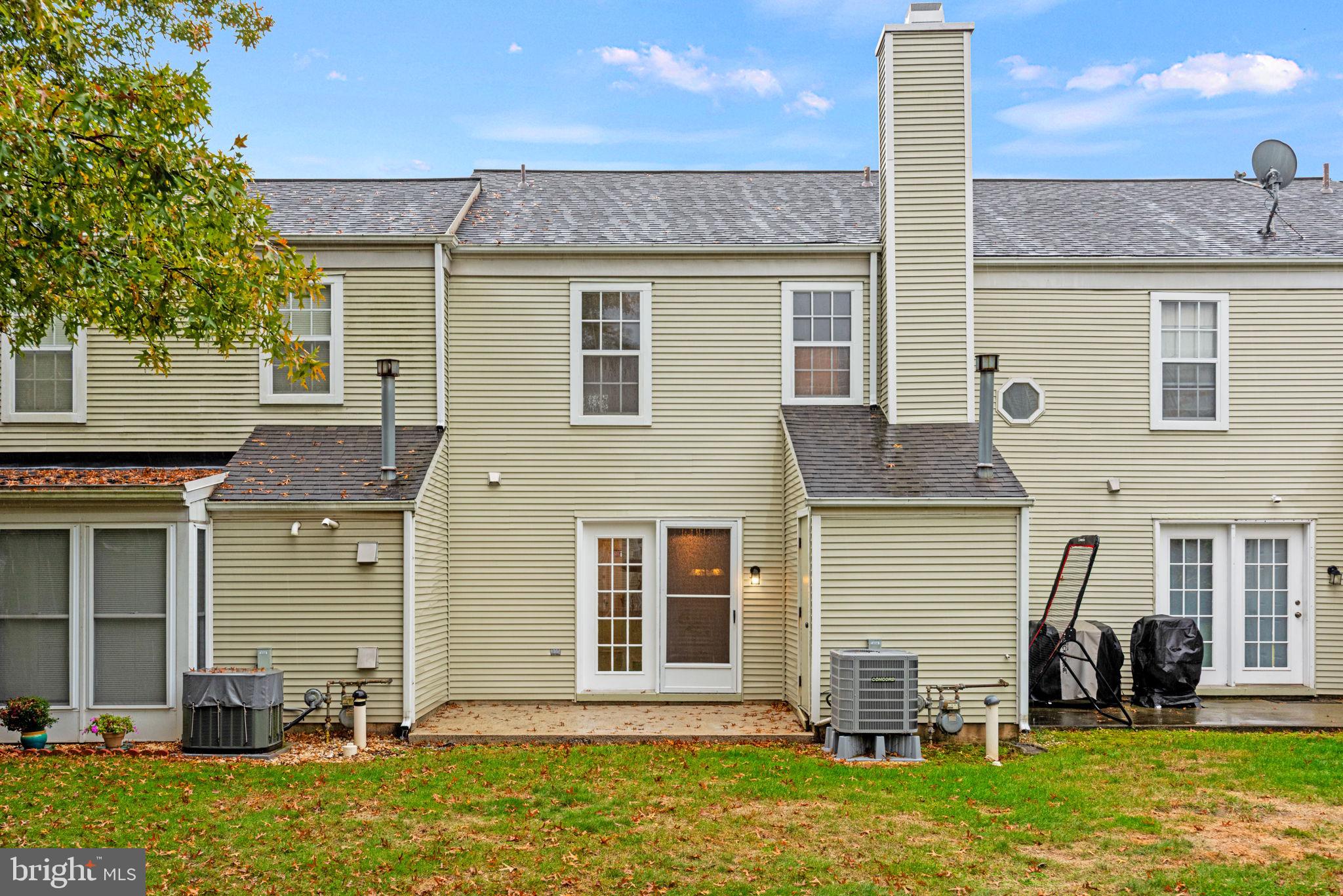 ROCKLEDGE - Residential Lease