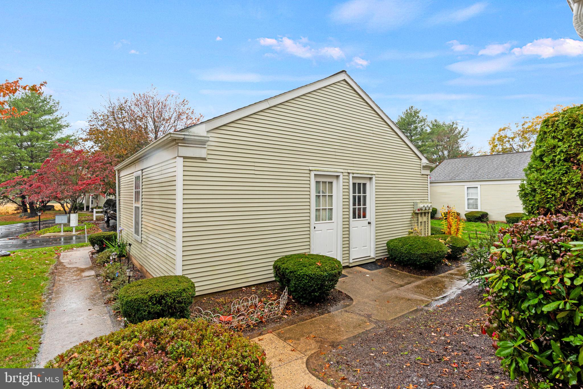 ROCKLEDGE - Residential Lease