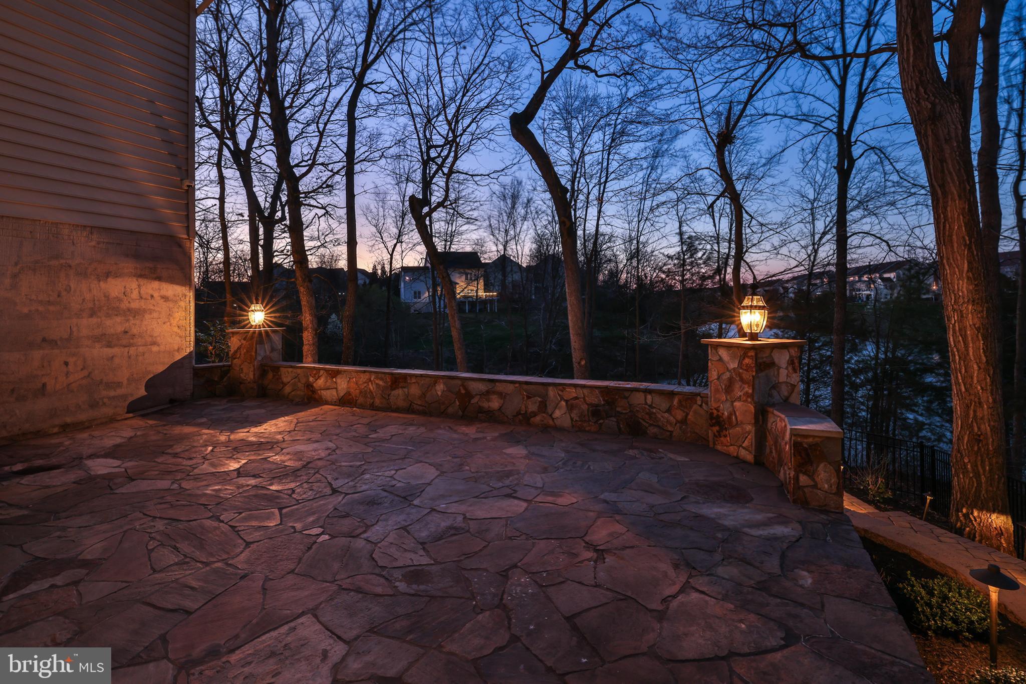 NORTHLAKE - Residential