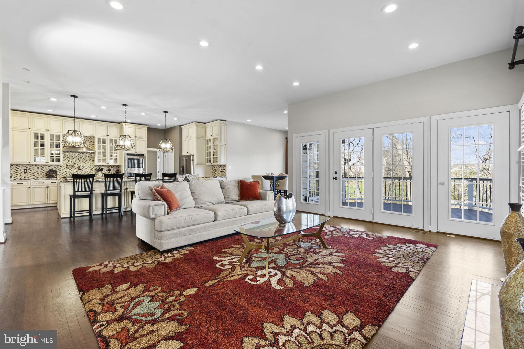 NORTHLAKE - Residential