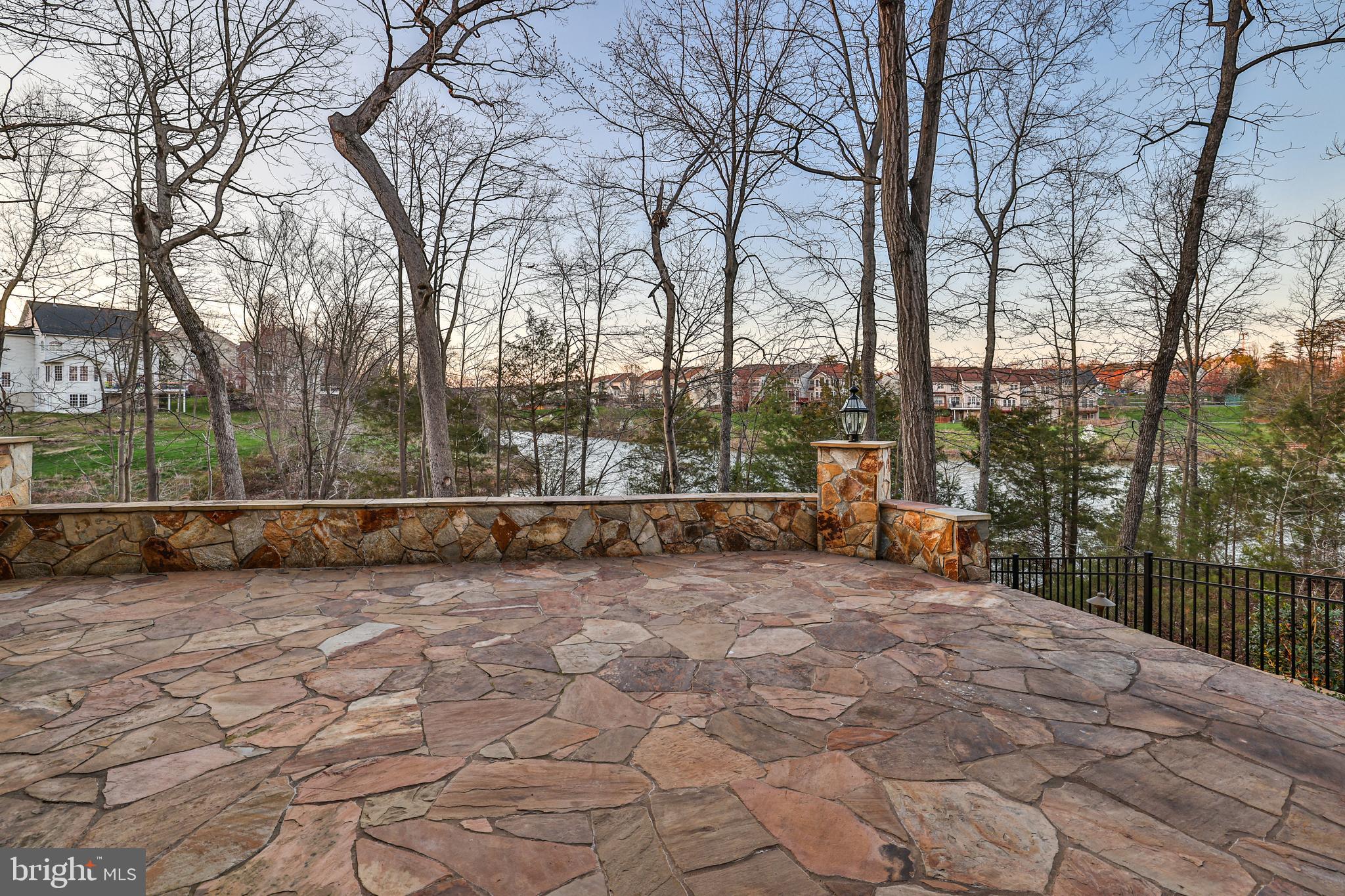 NORTHLAKE - Residential