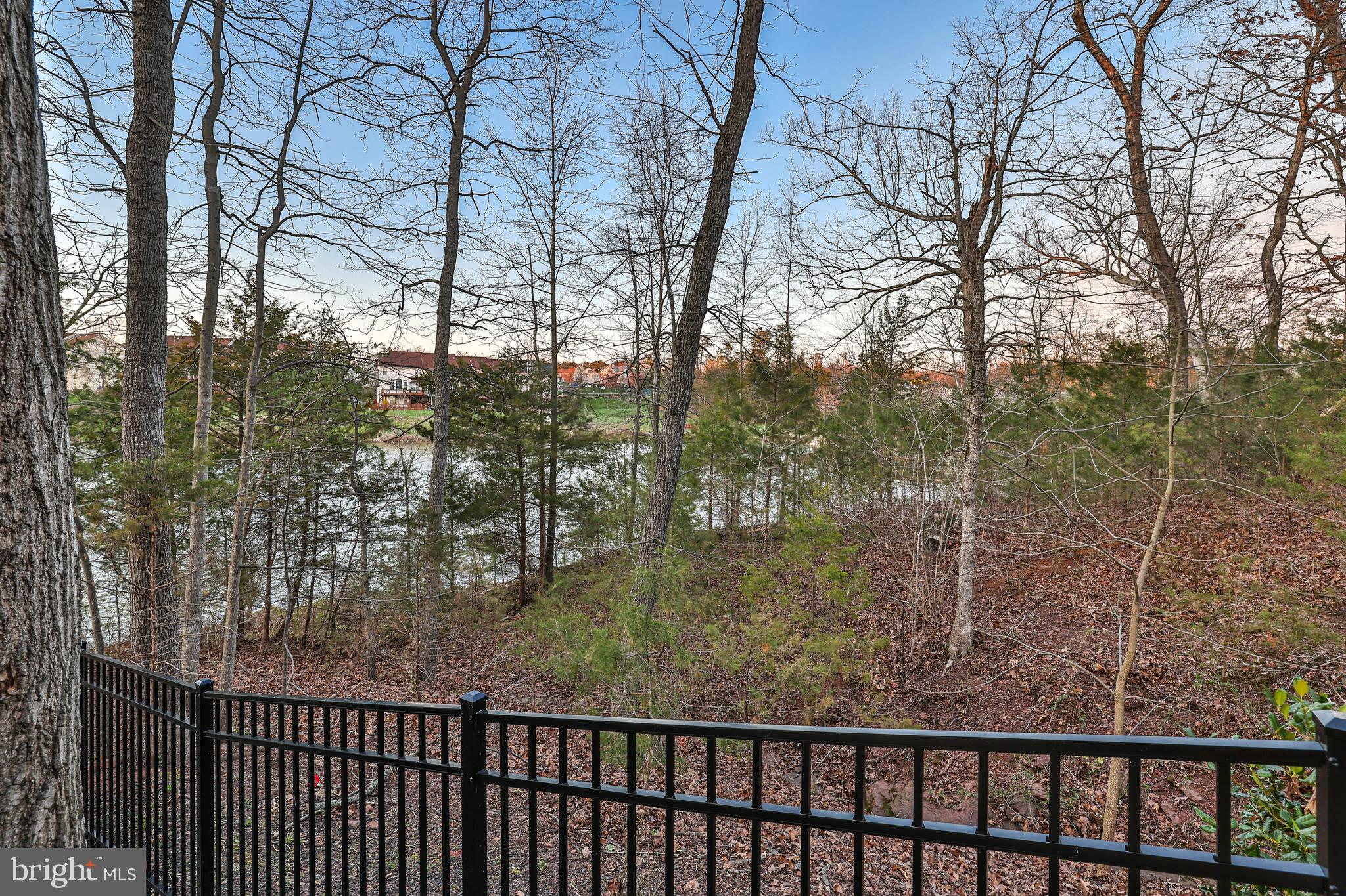 NORTHLAKE - Residential