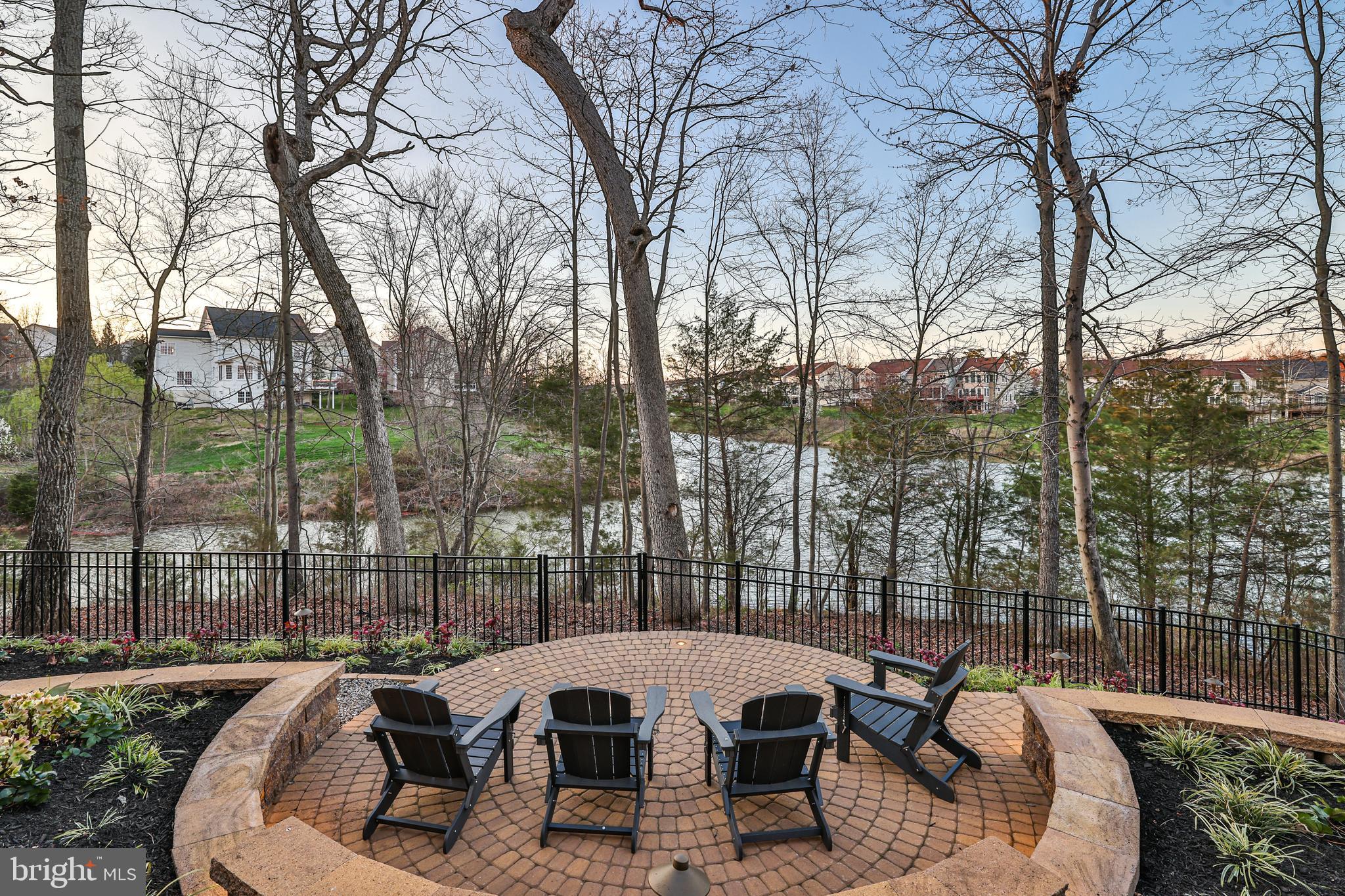 NORTHLAKE - Residential