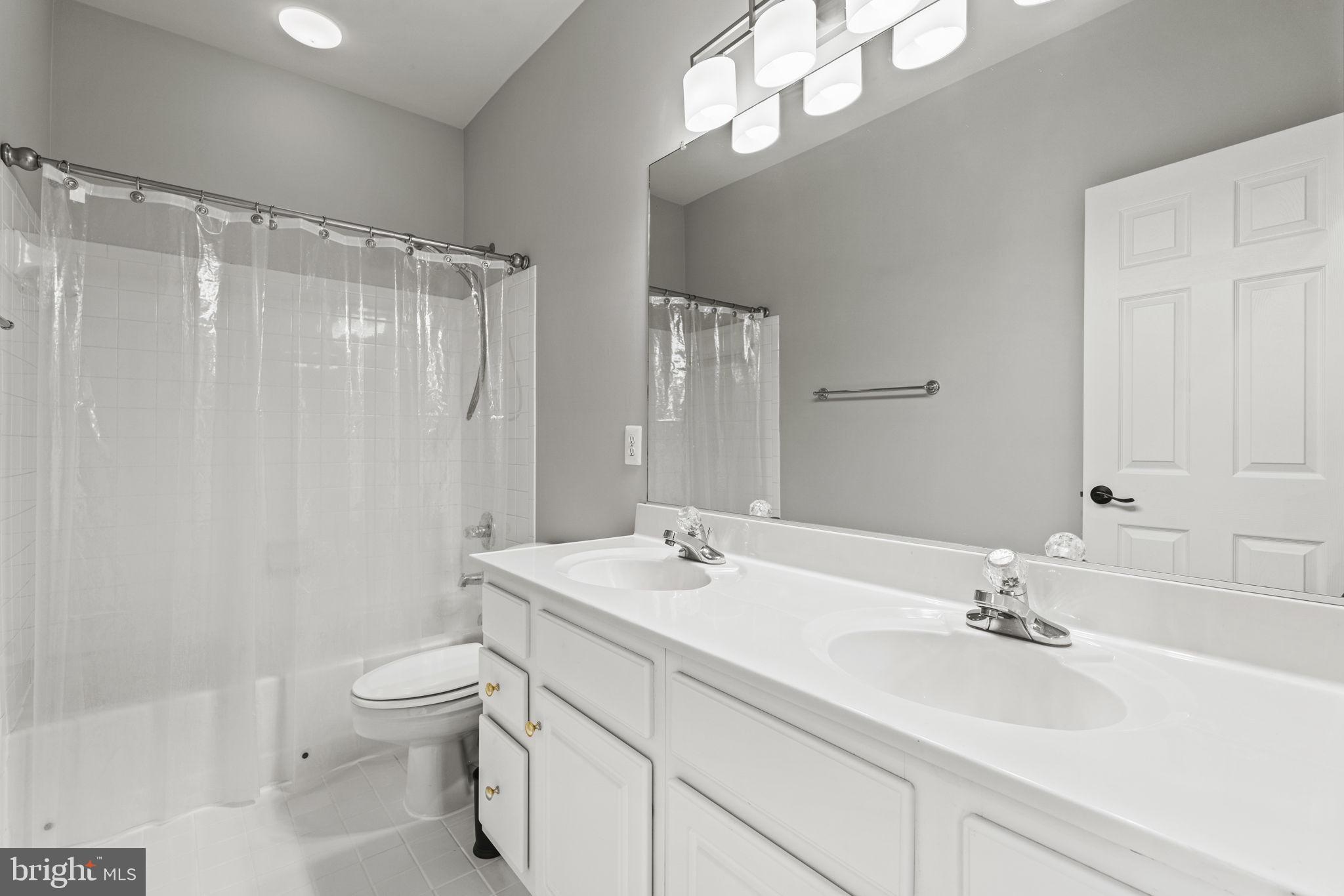 NORTHLAKE - Residential