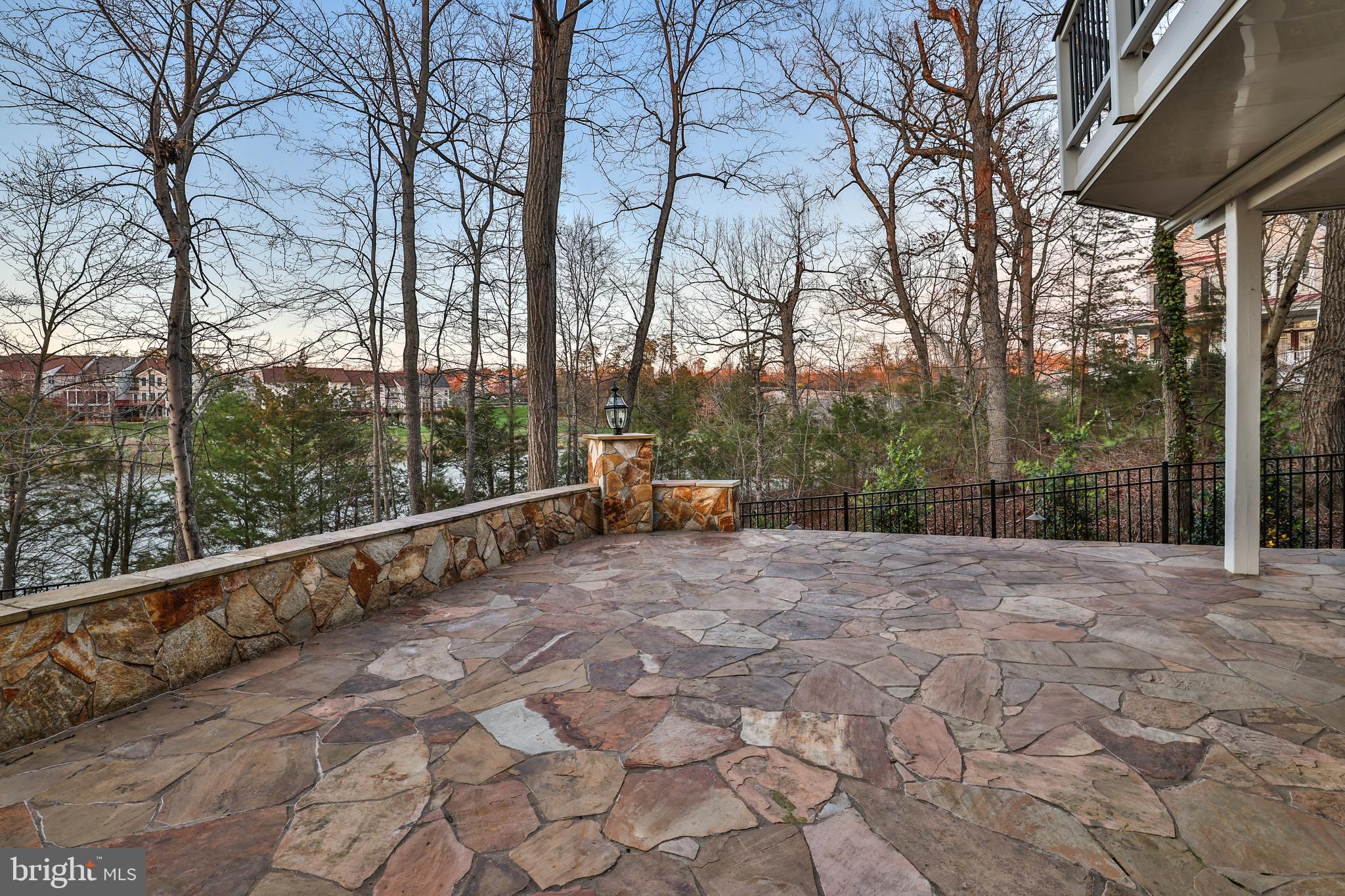 NORTHLAKE - Residential