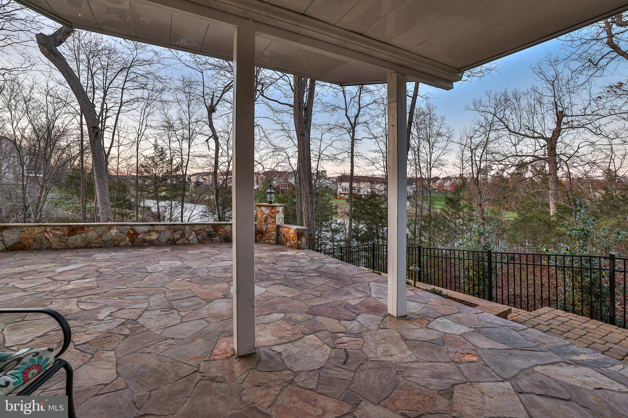 NORTHLAKE - Residential