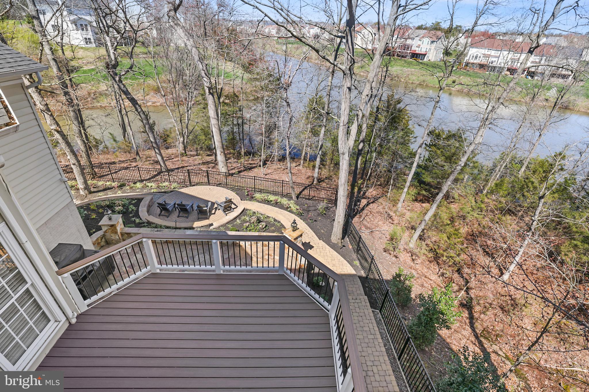 NORTHLAKE - Residential