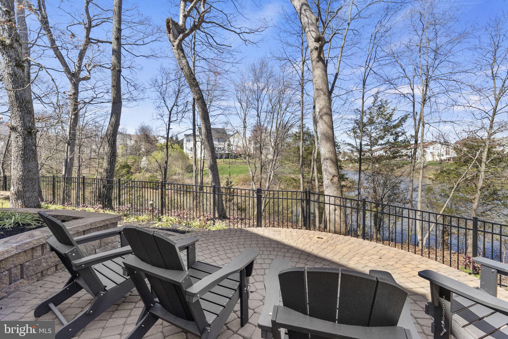 NORTHLAKE - Residential