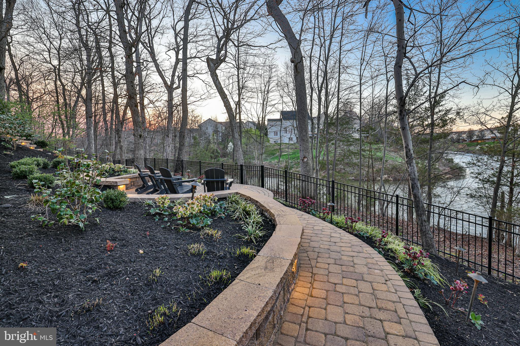 NORTHLAKE - Residential