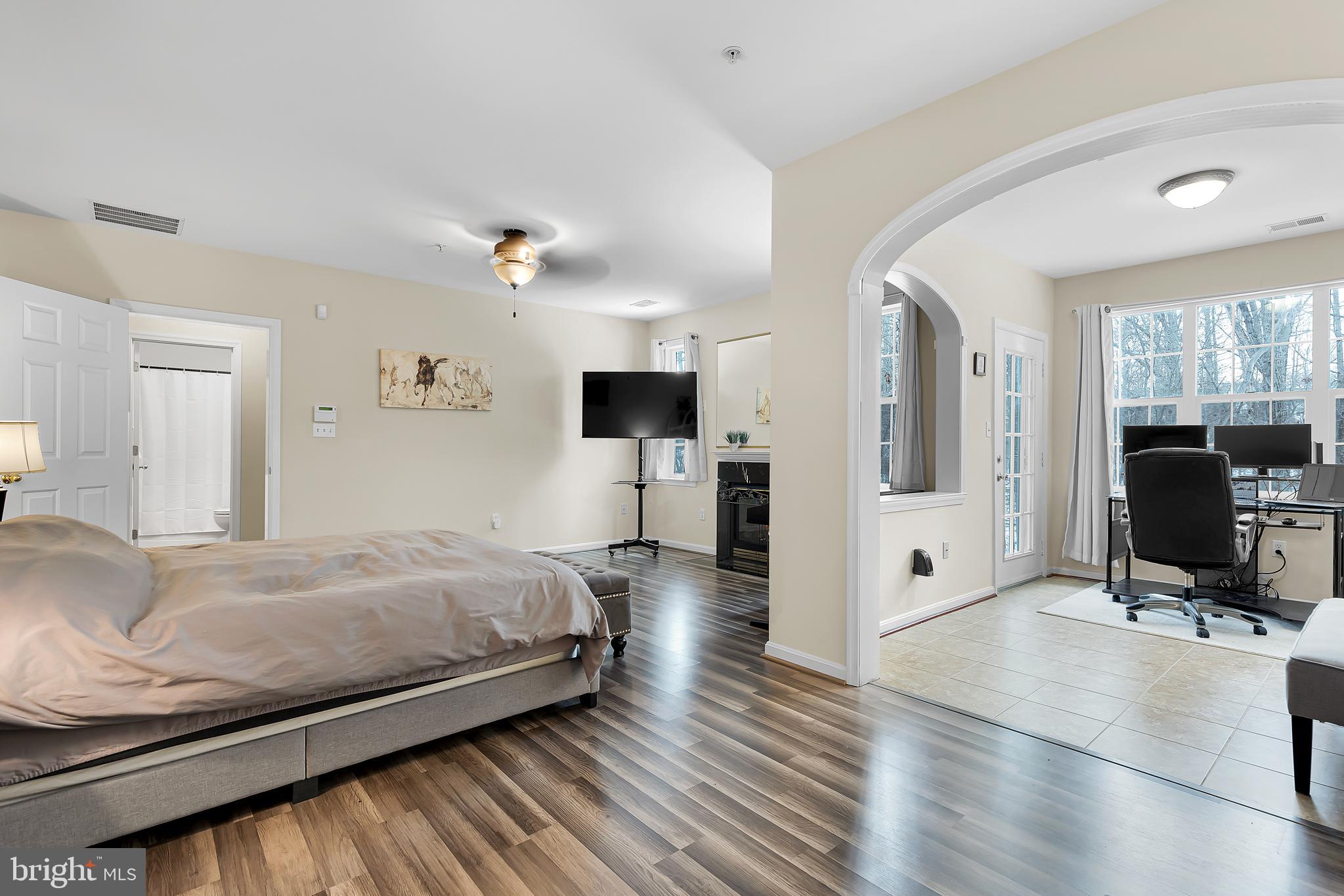 HOLLINGTON AT THE POINTE - Residential