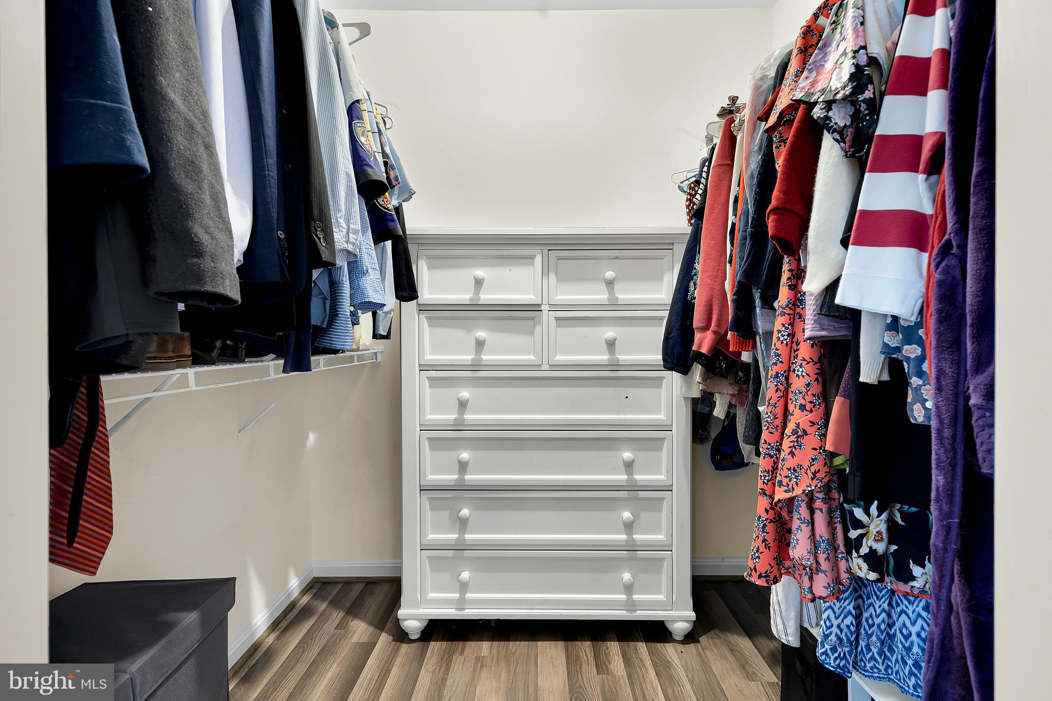 HOLLINGTON AT THE POINTE - Residential