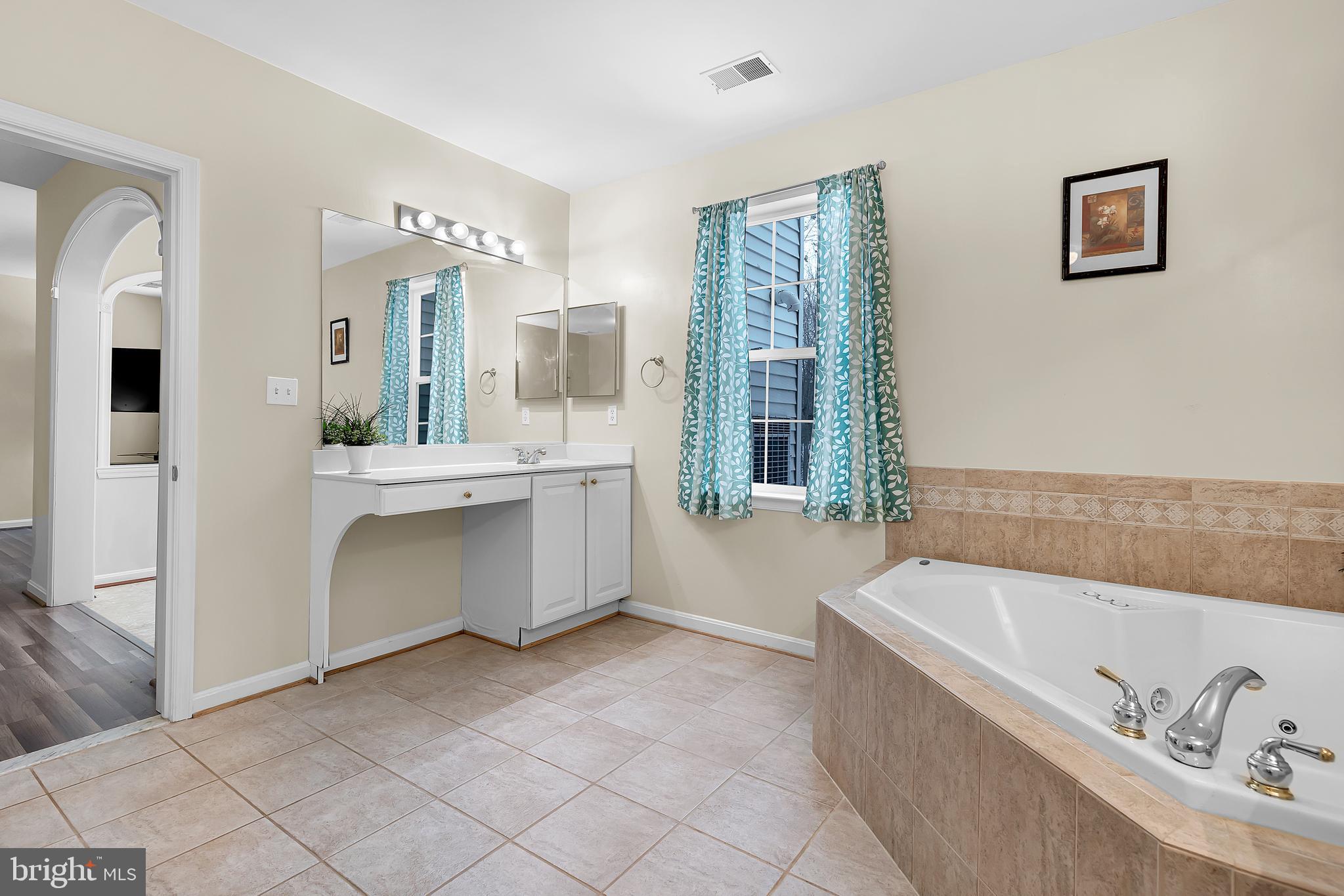 HOLLINGTON AT THE POINTE - Residential