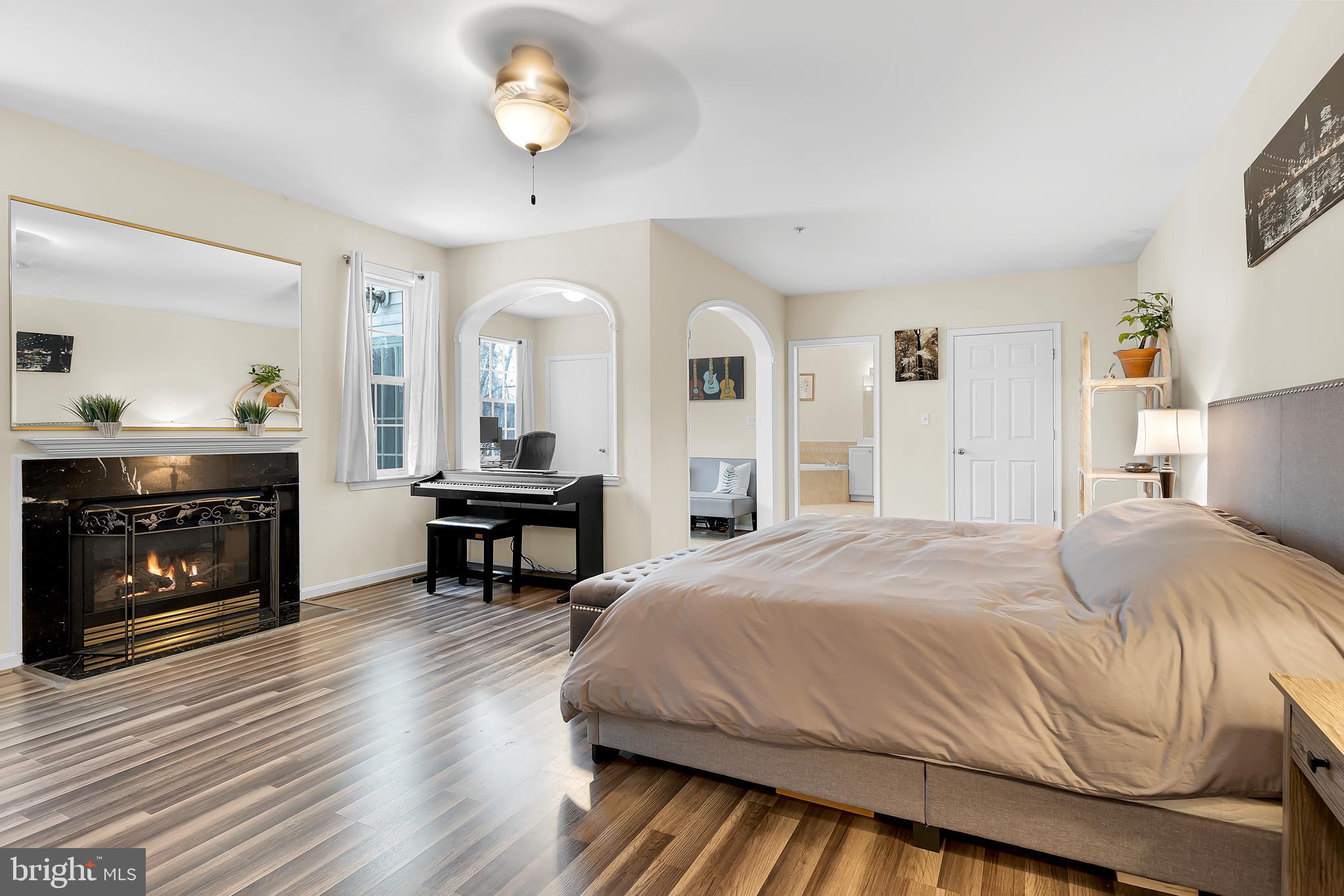 HOLLINGTON AT THE POINTE - Residential