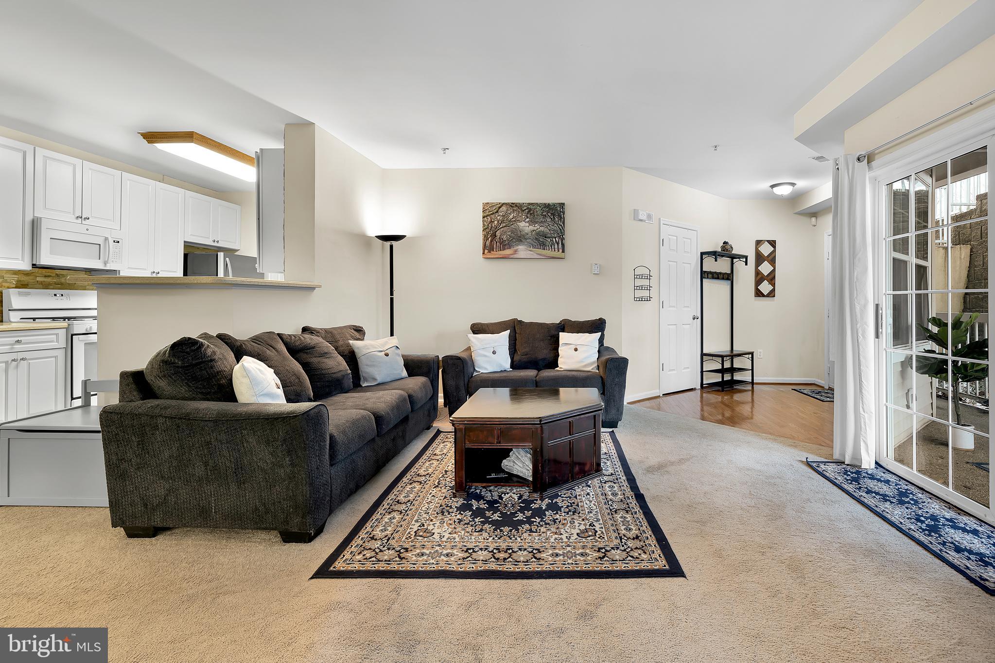 HOLLINGTON AT THE POINTE - Residential