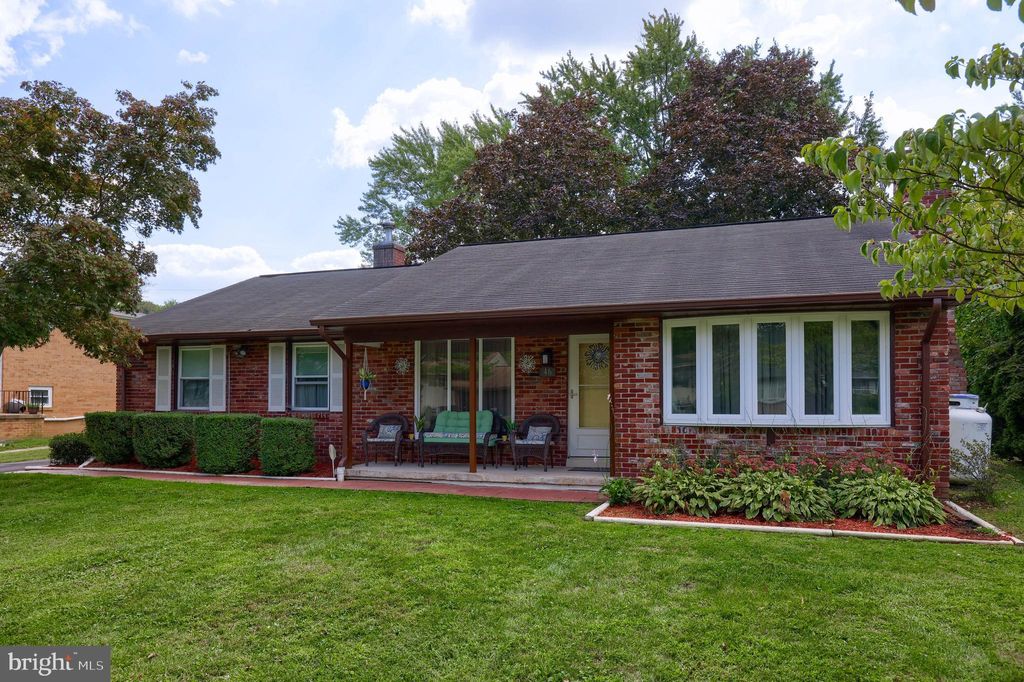 Photo of 46 HAMPTON LN, LANCASTER, PA 17601 (MLS # PALA2041016)