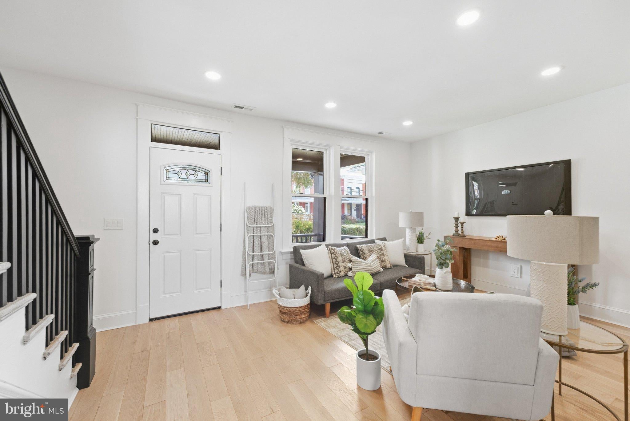 29 E SEVENTH STREET