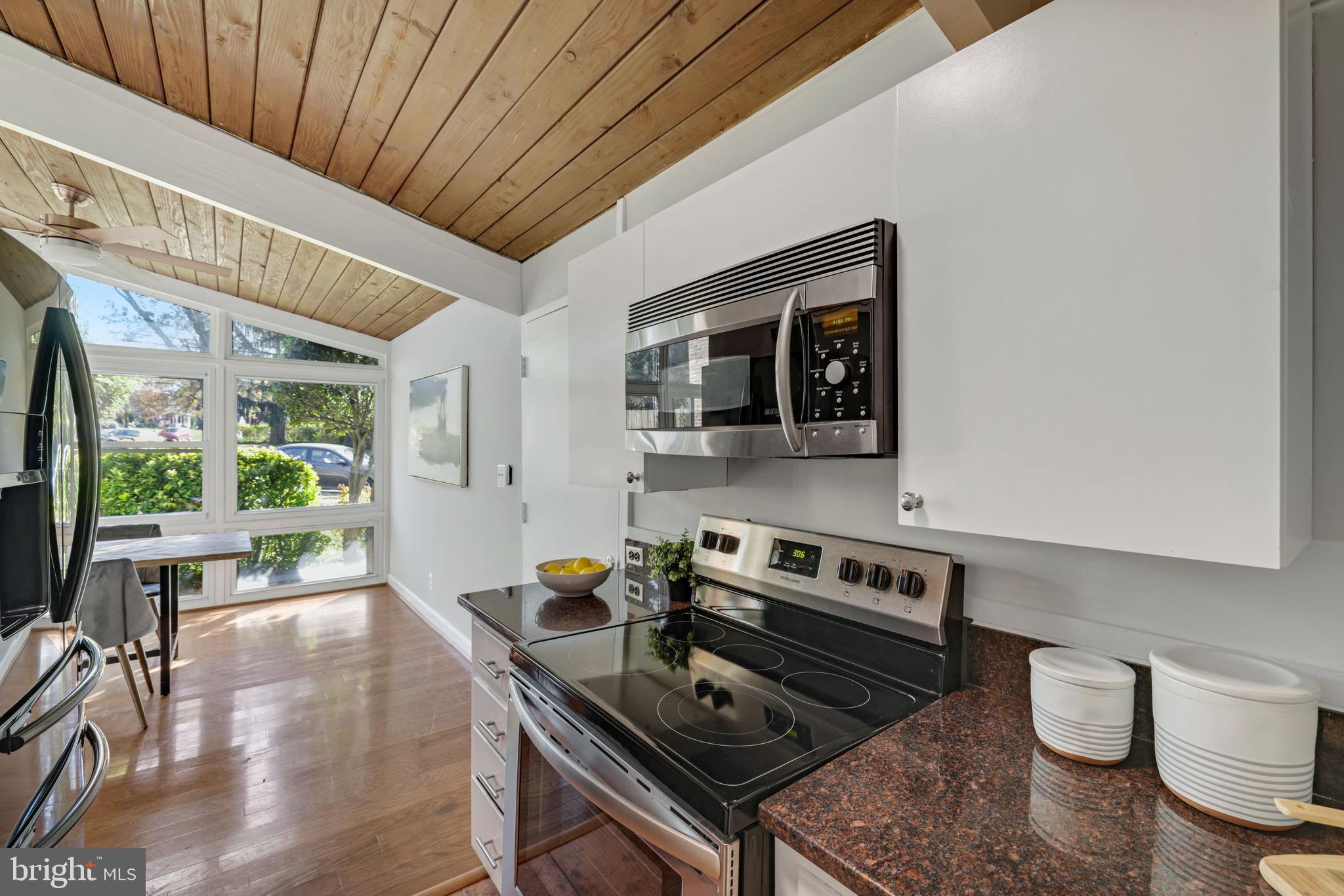 WHEATON CREST - Residential