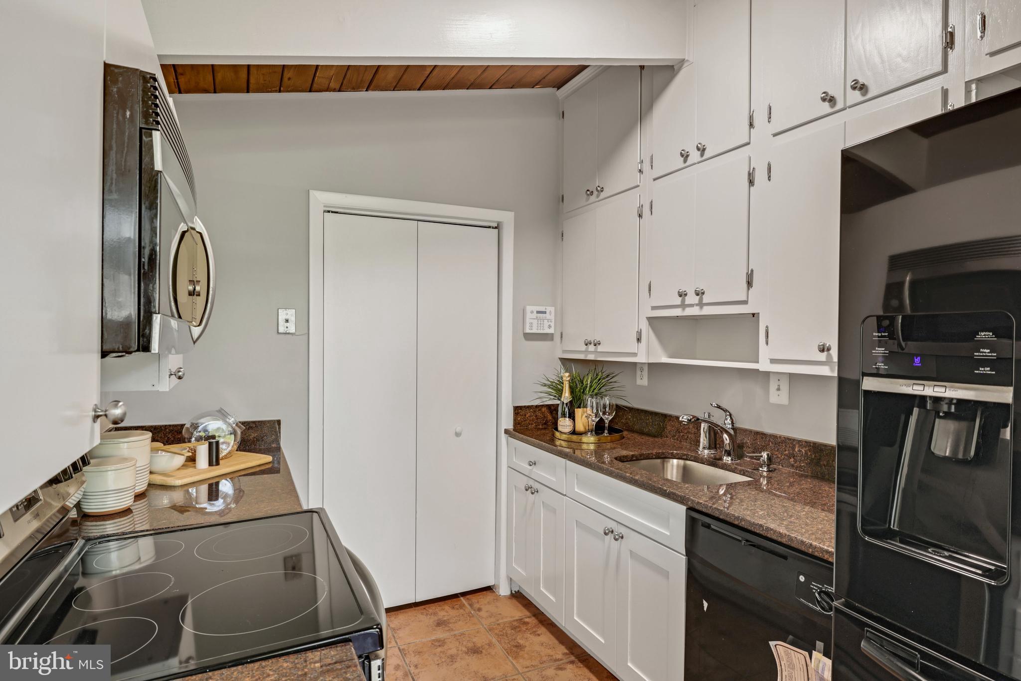 WHEATON CREST - Residential