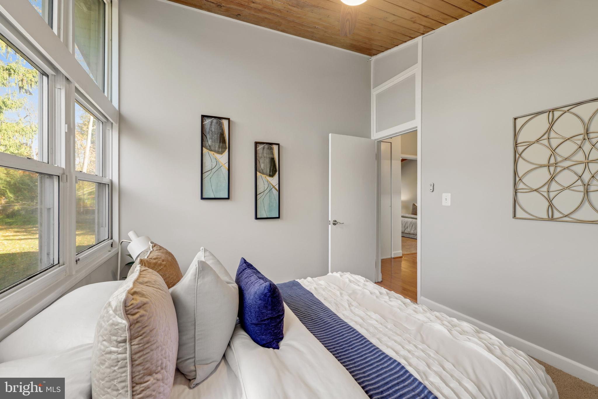 WHEATON CREST - Residential