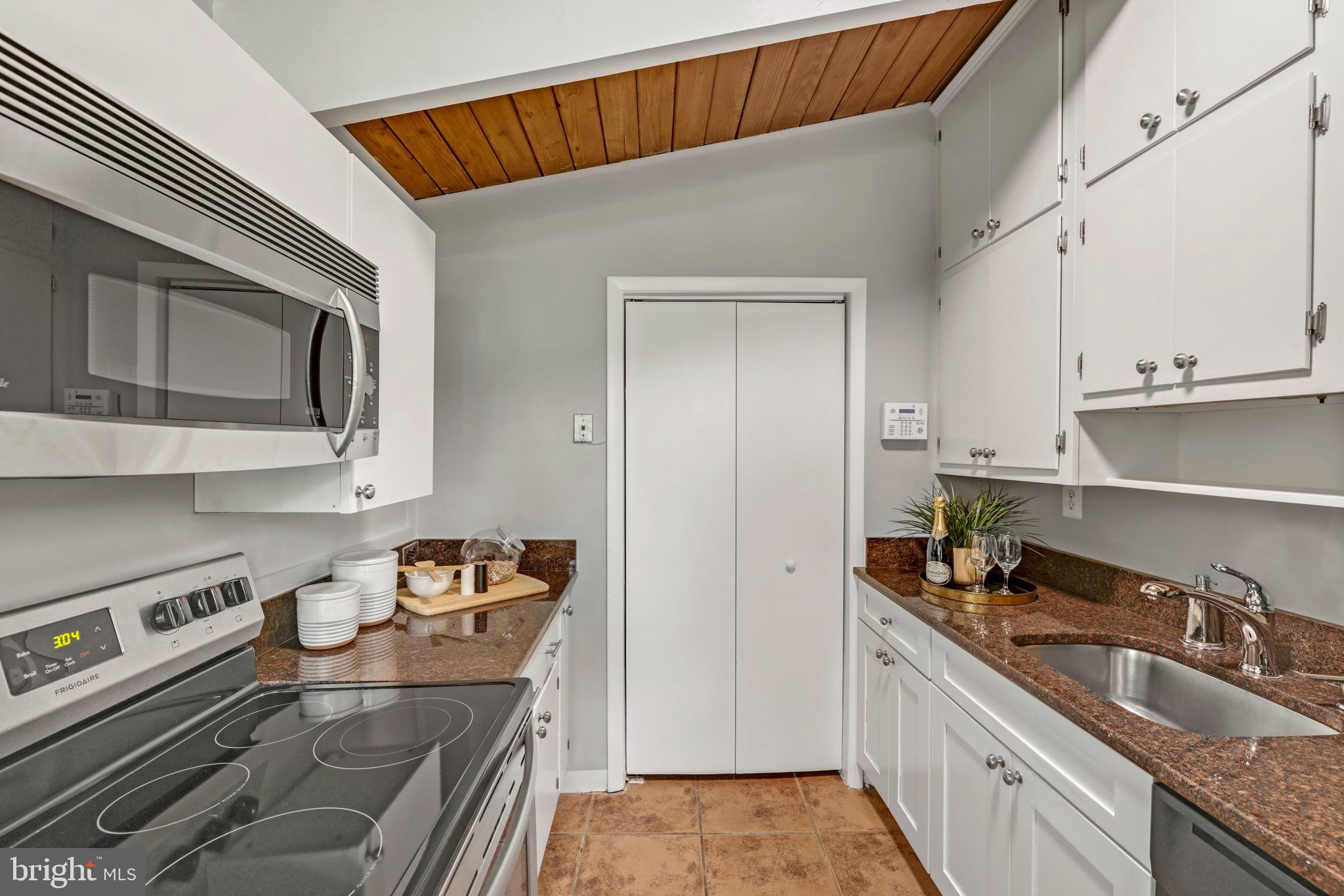 WHEATON CREST - Residential