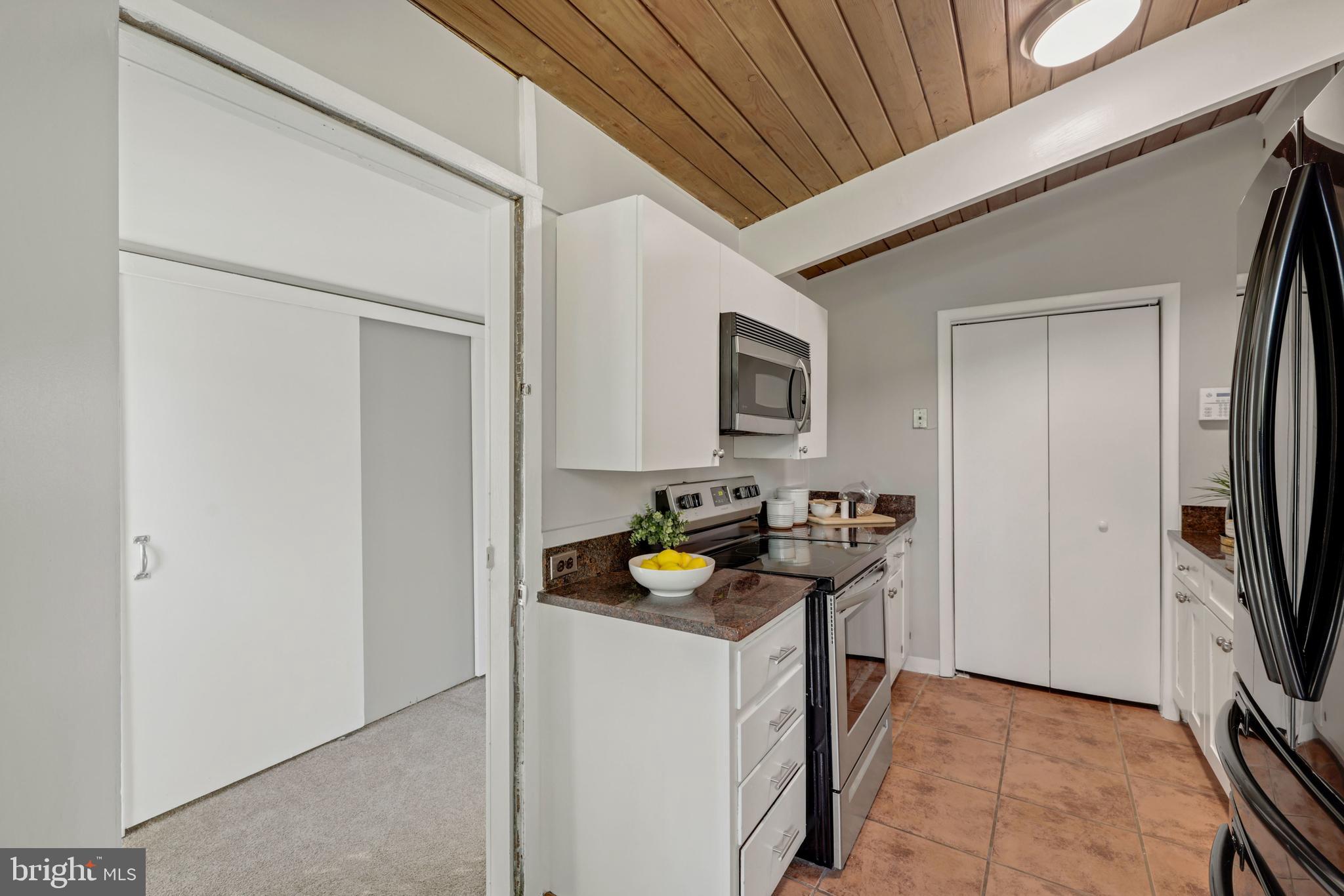 WHEATON CREST - Residential