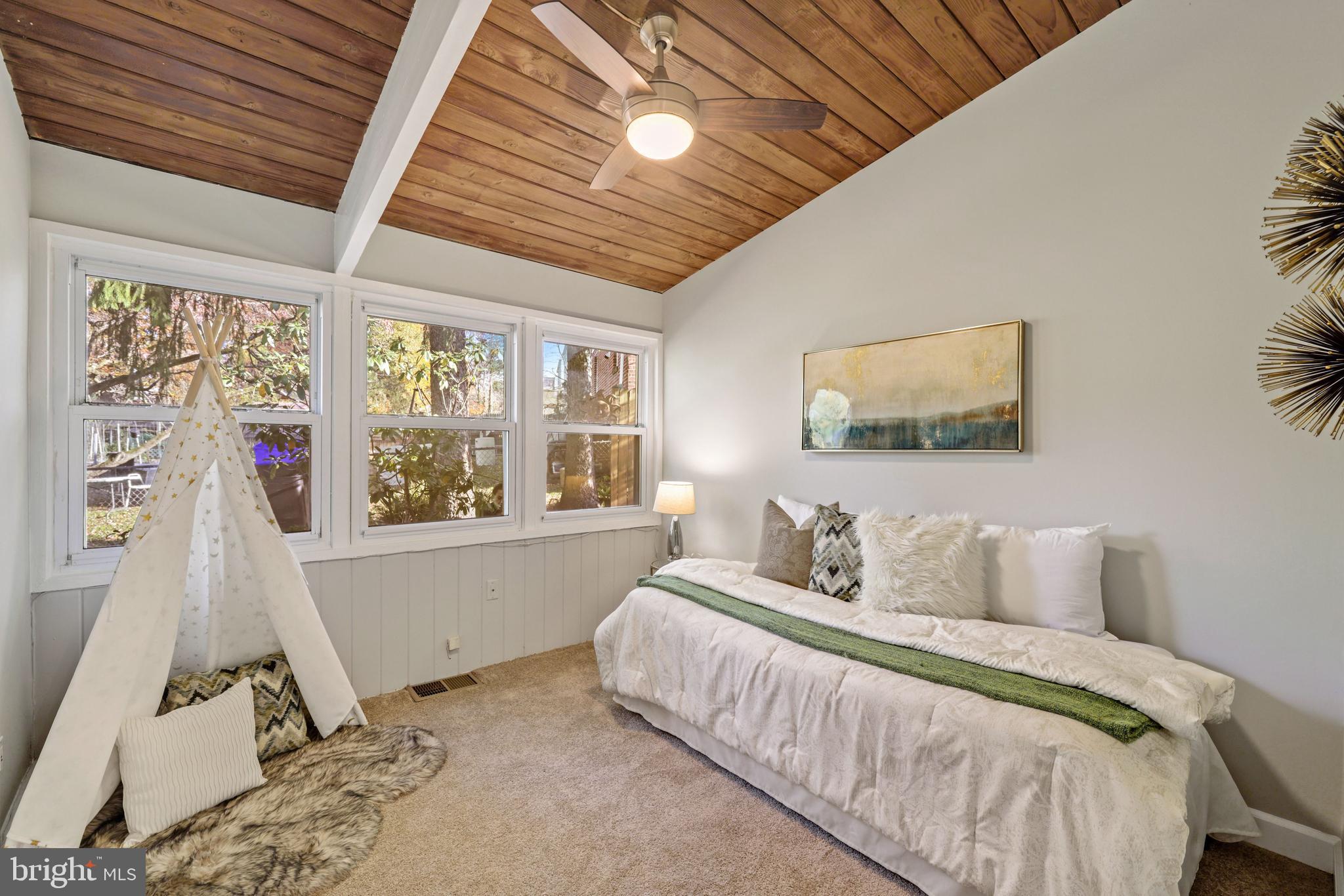 WHEATON CREST - Residential