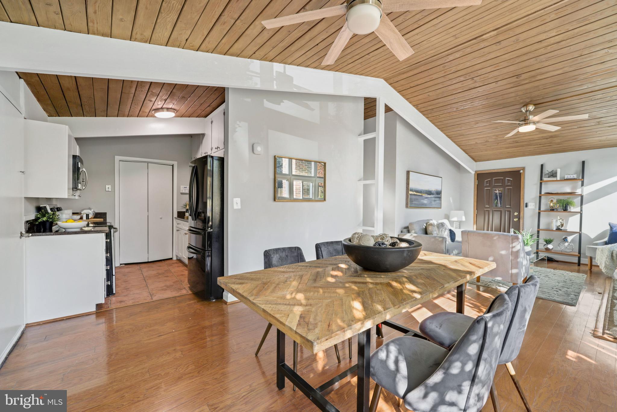 WHEATON CREST - Residential