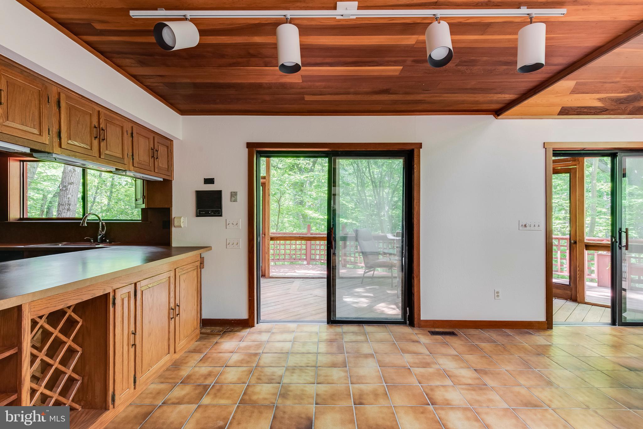 HARBOR OAKS - Residential