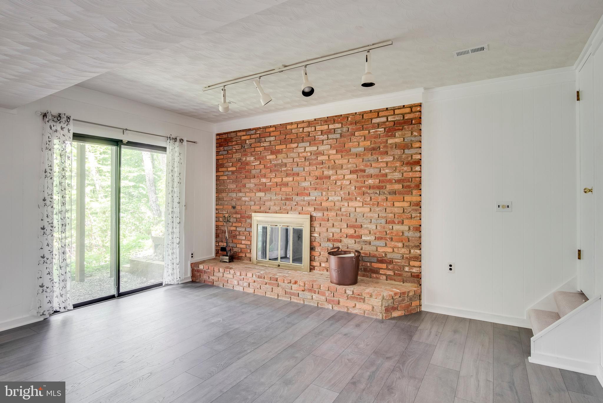 HARBOR OAKS - Residential