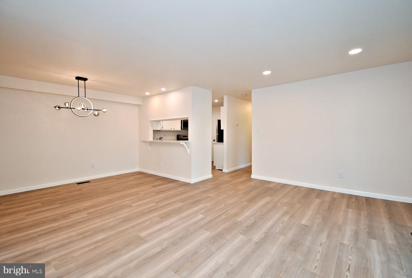 207 STOCKTON COURT