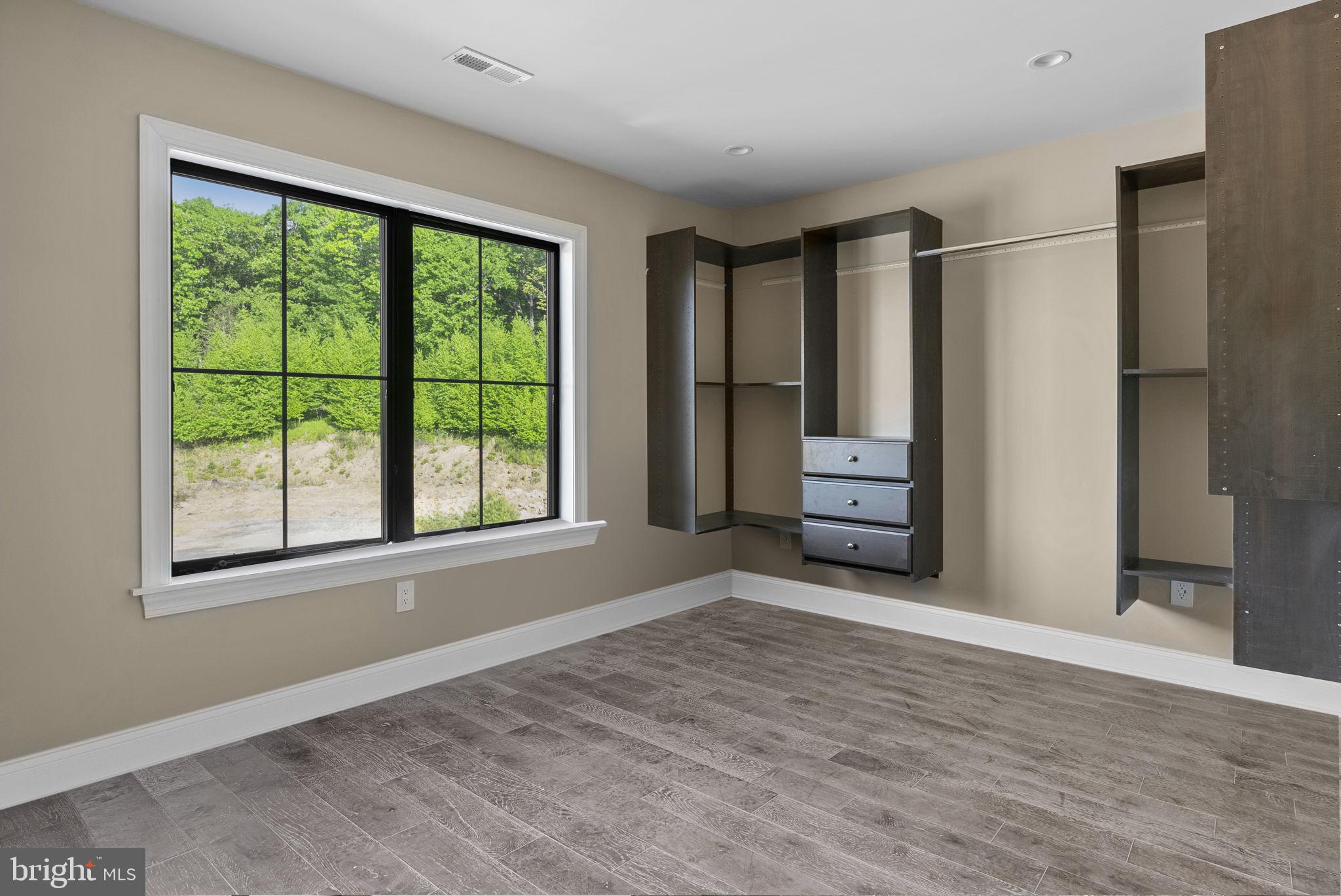 BIG BOULDER LAKE - Residential