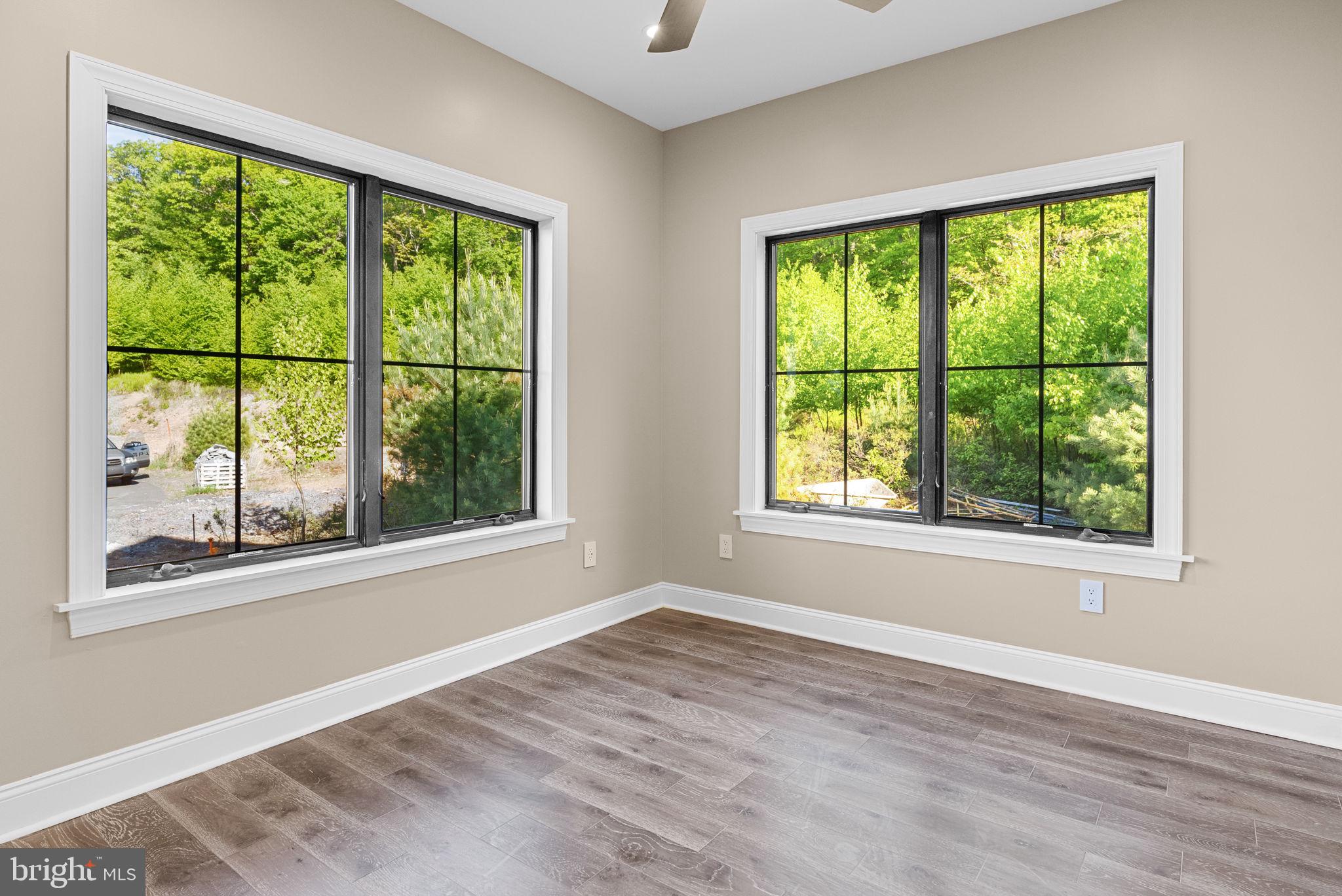 BIG BOULDER LAKE - Residential