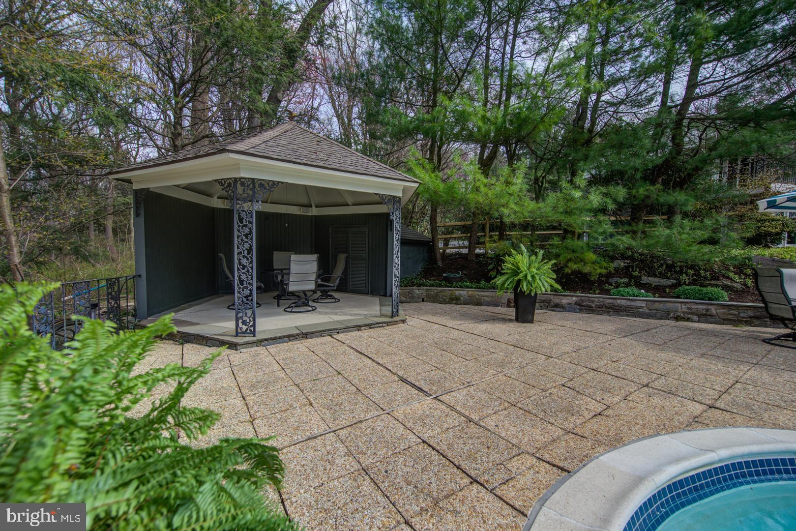 CHESTNUT HILL - Residential